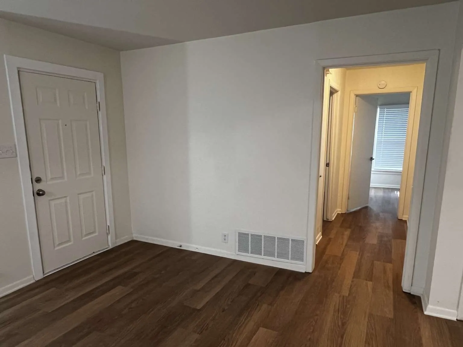 Single Family Residence For Sale in Denton County , 2601 Denison Street, Denton, Texas 76201, 5 Bedroom, 2 Bathroom, Garage spaces, 1,750 Sqft, built in 1965, mls#21409691, Real Estate Agent in Denton, Homes For Sale in Denton county, Homes For Sale in Denton, Realtor in Denton Texas, Real Estate Brokerage Independent Realty Texas, Luminita Cordes Realtor
