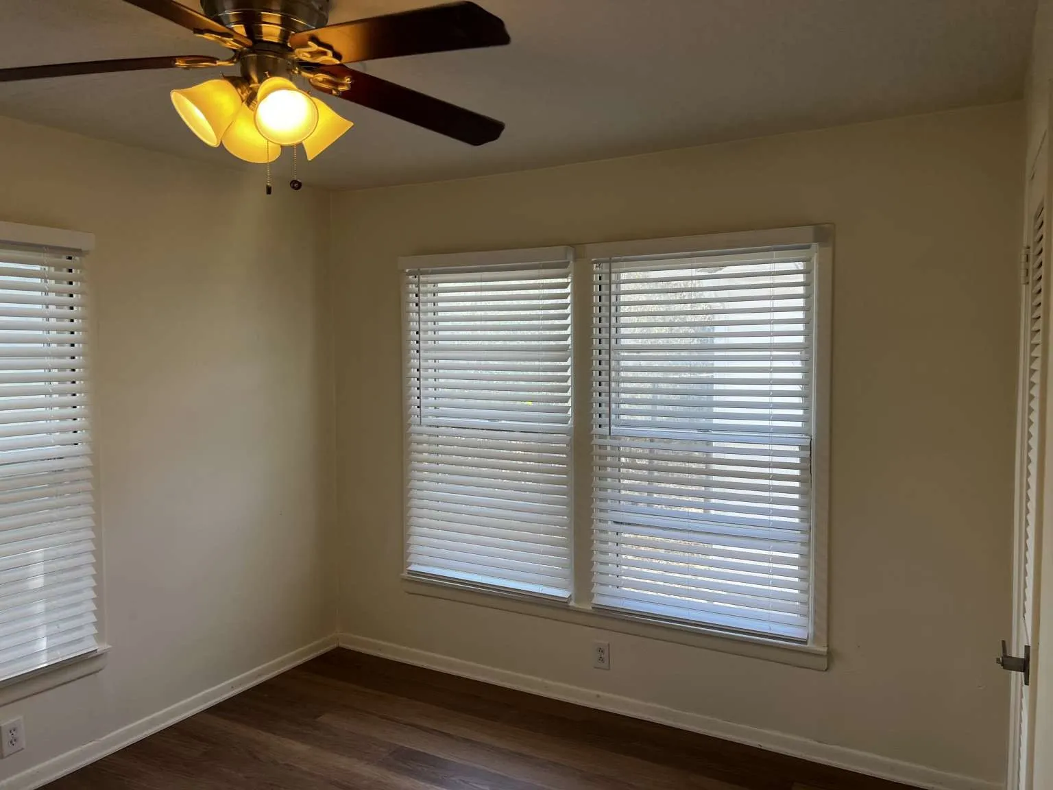 Single Family Residence For Sale in Denton County , 2601 Denison Street, Denton, Texas 76201, 5 Bedroom, 2 Bathroom, Garage spaces, 1,750 Sqft, built in 1965, mls#21409691, Real Estate Agent in Denton, Homes For Sale in Denton county, Homes For Sale in Denton, Realtor in Denton Texas, Real Estate Brokerage Independent Realty Texas, Luminita Cordes Realtor