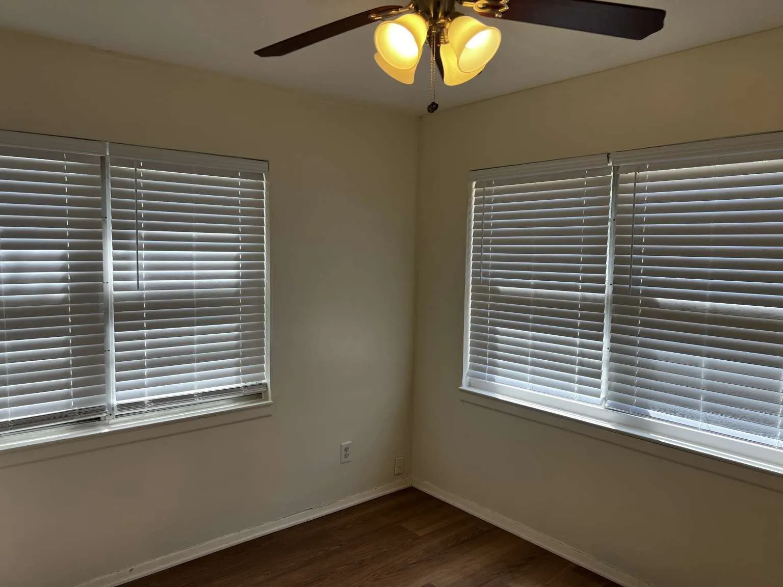 Single Family Residence For Sale in Denton County , 2601 Denison Street, Denton, Texas 76201, 5 Bedroom, 2 Bathroom, Garage spaces, 1,750 Sqft, built in 1965, mls#21409691, Real Estate Agent in Denton, Homes For Sale in Denton county, Homes For Sale in Denton, Realtor in Denton Texas, Real Estate Brokerage Independent Realty Texas, Luminita Cordes Realtor