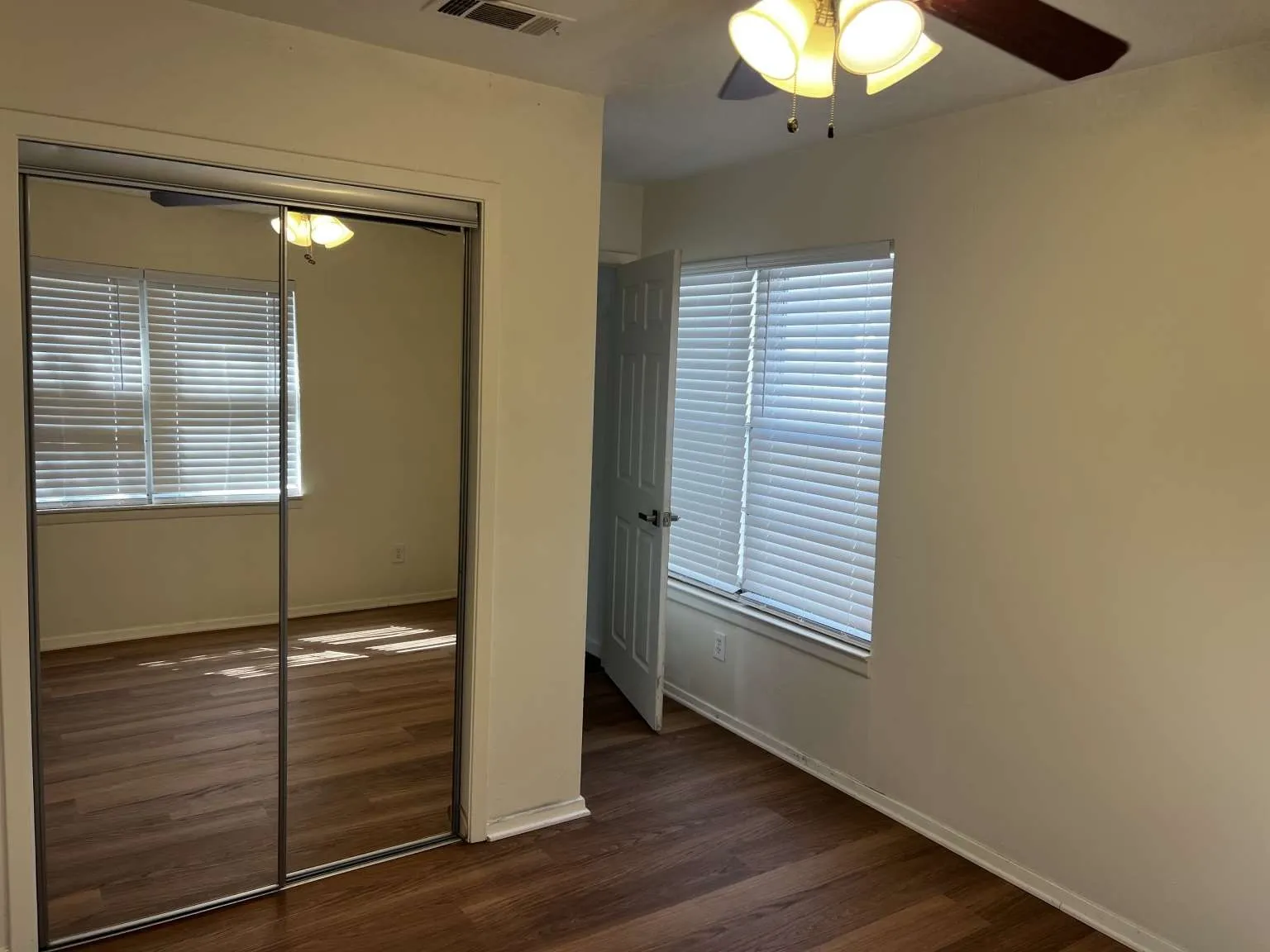 Single Family Residence For Sale in Denton County , 2601 Denison Street, Denton, Texas 76201, 5 Bedroom, 2 Bathroom, Garage spaces, 1,750 Sqft, built in 1965, mls#21409691, Real Estate Agent in Denton, Homes For Sale in Denton county, Homes For Sale in Denton, Realtor in Denton Texas, Real Estate Brokerage Independent Realty Texas, Luminita Cordes Realtor