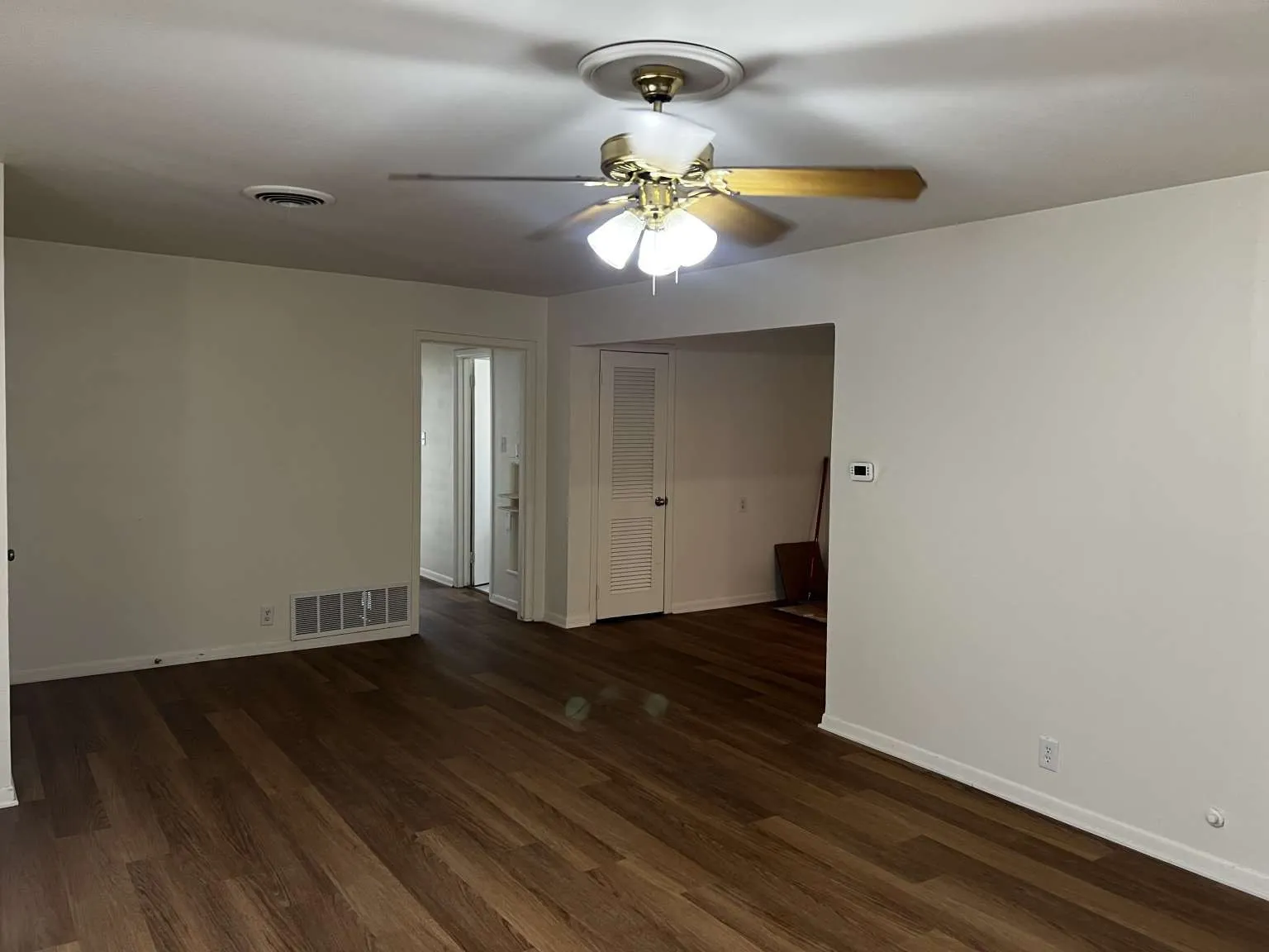 Single Family Residence For Sale in Denton County , 2601 Denison Street, Denton, Texas 76201, 5 Bedroom, 2 Bathroom, Garage spaces, 1,750 Sqft, built in 1965, mls#21409691, Real Estate Agent in Denton, Homes For Sale in Denton county, Homes For Sale in Denton, Realtor in Denton Texas, Real Estate Brokerage Independent Realty Texas, Luminita Cordes Realtor