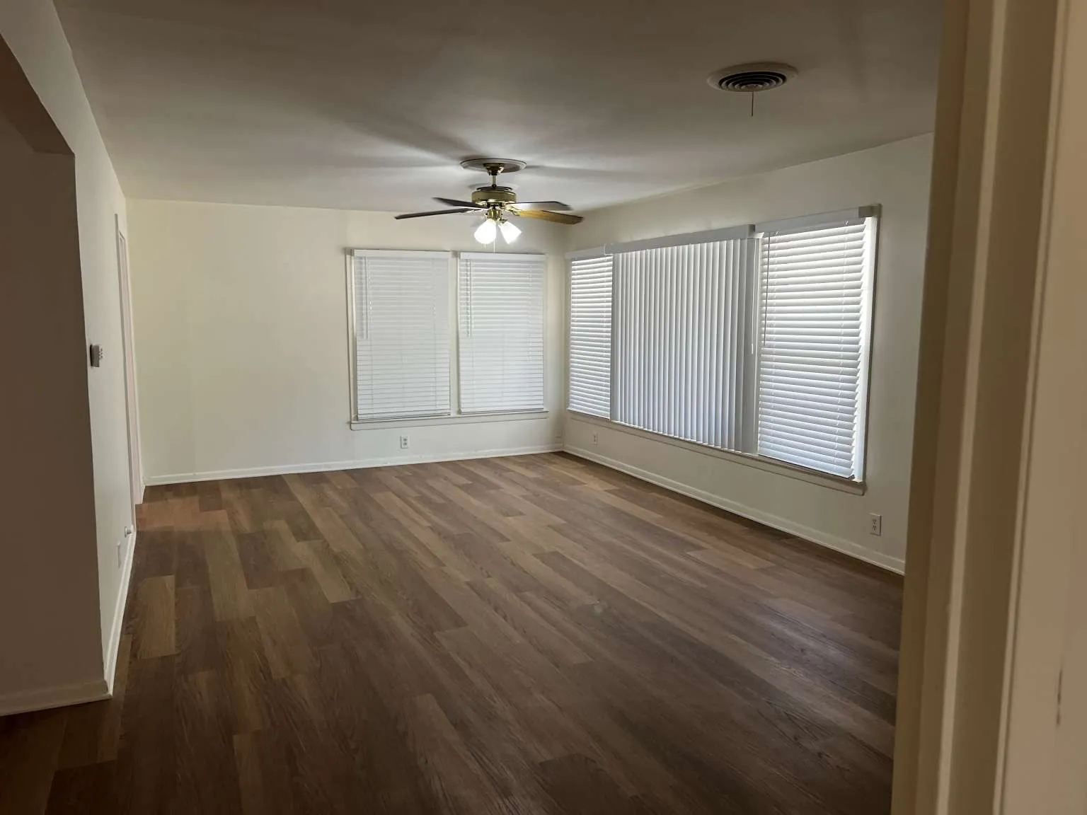 Single Family Residence For Sale in Denton County , 2601 Denison Street, Denton, Texas 76201, 5 Bedroom, 2 Bathroom, Garage spaces, 1,750 Sqft, built in 1965, mls#21409691, Real Estate Agent in Denton, Homes For Sale in Denton county, Homes For Sale in Denton, Realtor in Denton Texas, Real Estate Brokerage Independent Realty Texas, Luminita Cordes Realtor