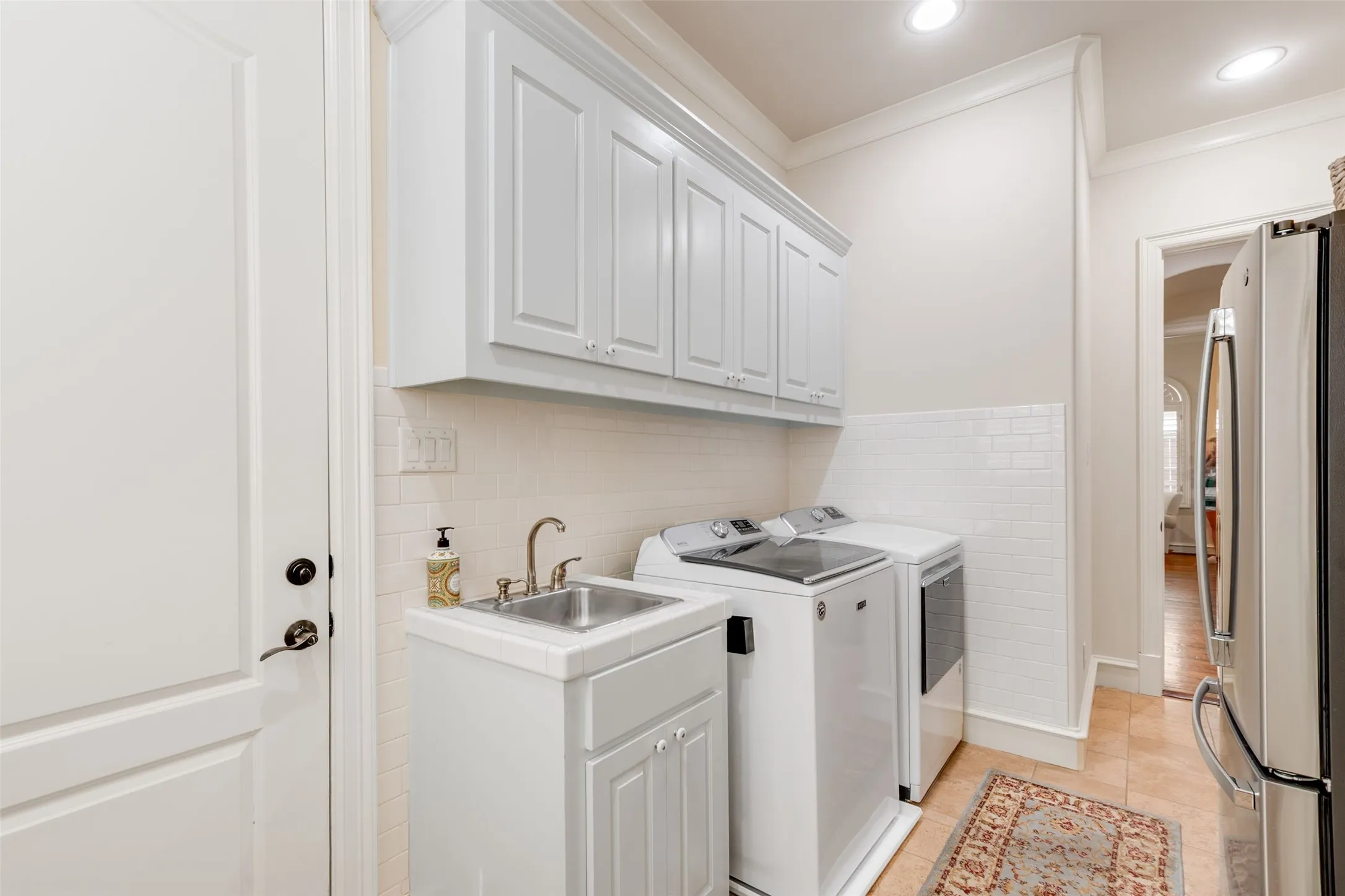 Single Family Residence For Sale in Tarrant County , 1213 Virginia Place, Fort Worth, Texas 76107, 3 Bedroom, 4 Bathroom, 2 Garage spaces, 3,804 Sqft, built in 2006, mls#21405711, Real Estate Agent in Fort Worth, Homes For Sale in Tarrant county, Homes For Sale in Fort Worth, Realtor in Fort Worth Texas, Real Estate Brokerage Independent Realty Texas, Luminita Cordes Realtor