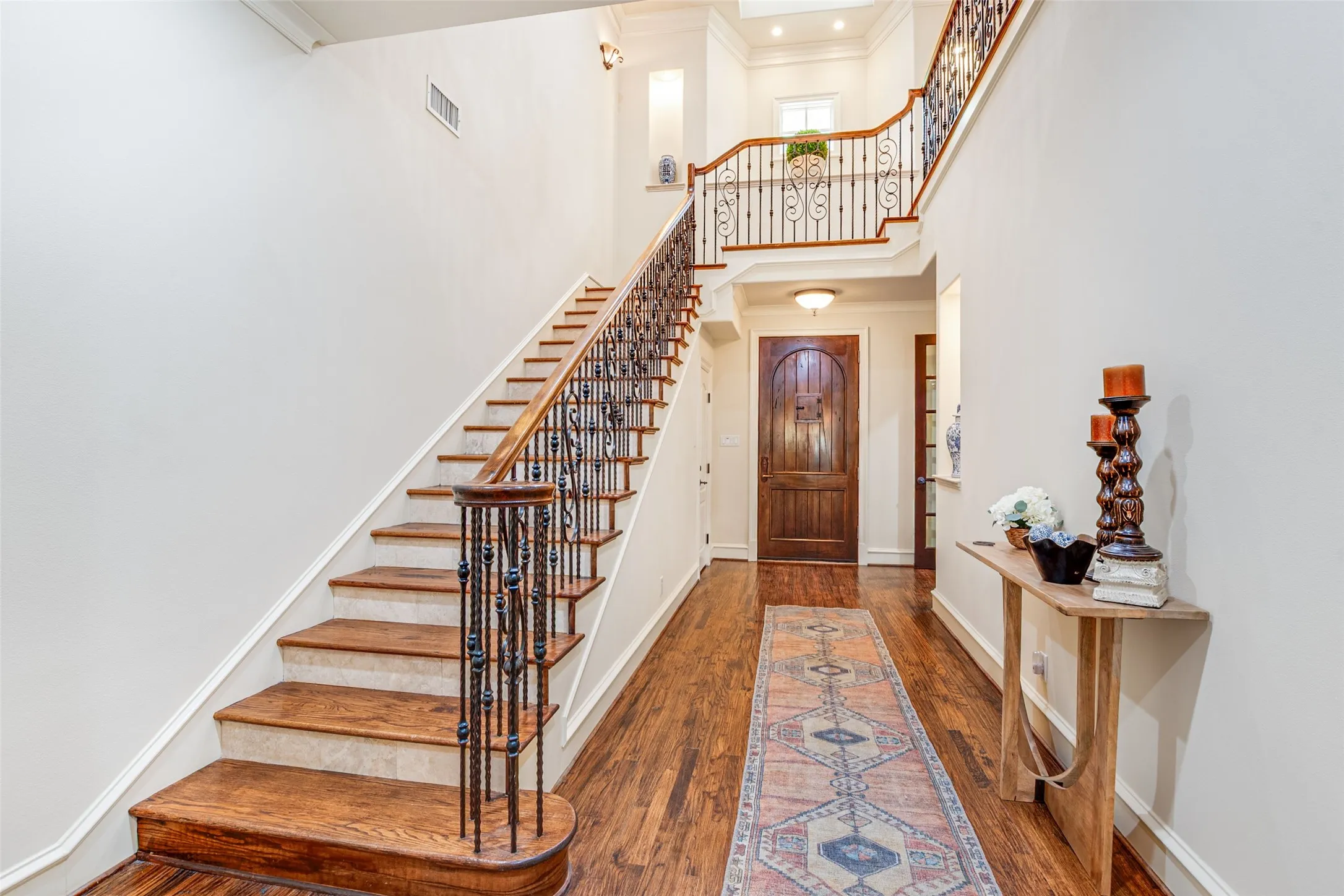 Single Family Residence For Sale in Tarrant County , 1213 Virginia Place, Fort Worth, Texas 76107, 3 Bedroom, 4 Bathroom, 2 Garage spaces, 3,804 Sqft, built in 2006, mls#21405711, Real Estate Agent in Fort Worth, Homes For Sale in Tarrant county, Homes For Sale in Fort Worth, Realtor in Fort Worth Texas, Real Estate Brokerage Independent Realty Texas, Luminita Cordes Realtor