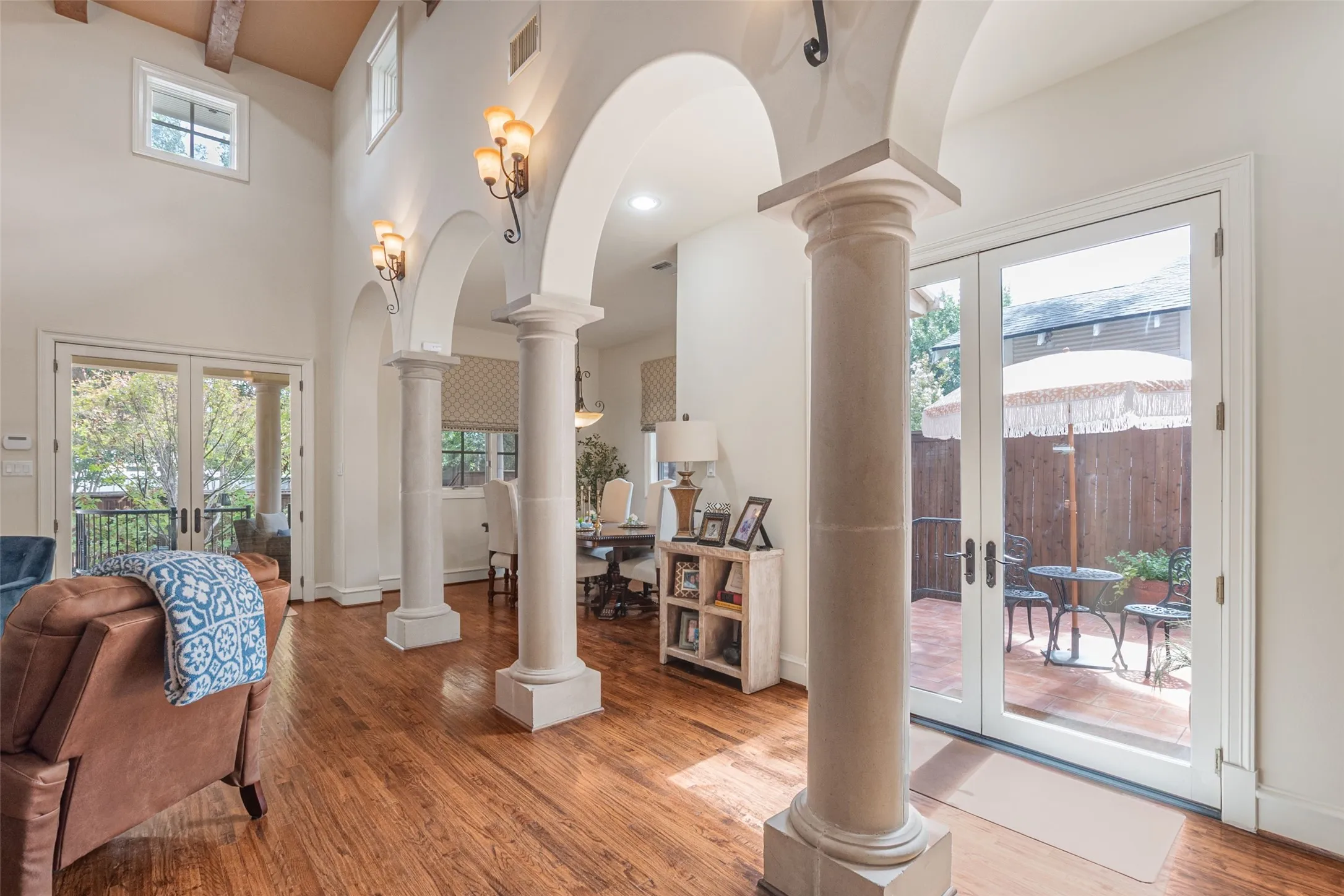 Single Family Residence For Sale in Tarrant County , 1213 Virginia Place, Fort Worth, Texas 76107, 3 Bedroom, 4 Bathroom, 2 Garage spaces, 3,804 Sqft, built in 2006, mls#21405711, Real Estate Agent in Fort Worth, Homes For Sale in Tarrant county, Homes For Sale in Fort Worth, Realtor in Fort Worth Texas, Real Estate Brokerage Independent Realty Texas, Luminita Cordes Realtor
