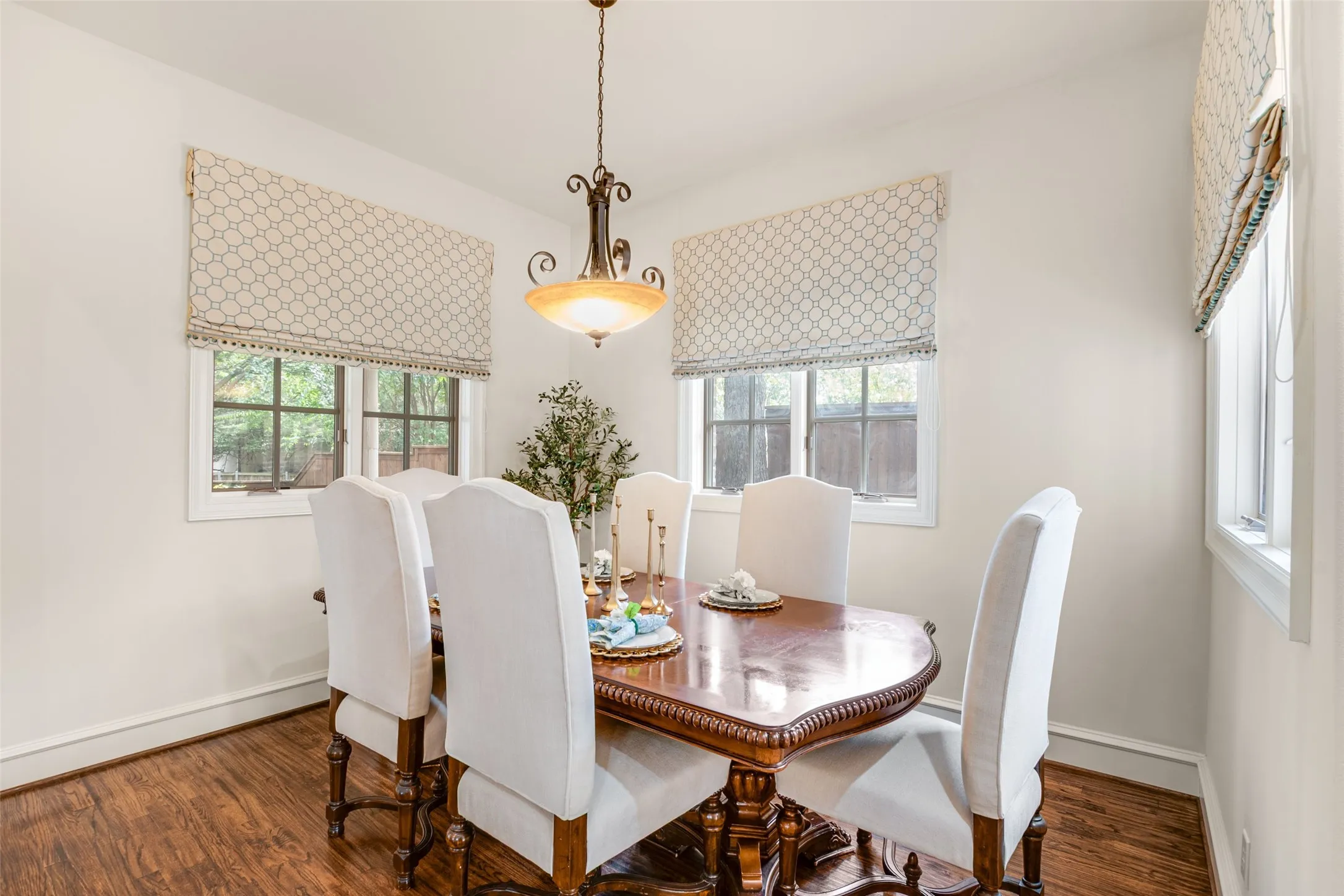 Single Family Residence For Sale in Tarrant County , 1213 Virginia Place, Fort Worth, Texas 76107, 3 Bedroom, 4 Bathroom, 2 Garage spaces, 3,804 Sqft, built in 2006, mls#21405711, Real Estate Agent in Fort Worth, Homes For Sale in Tarrant county, Homes For Sale in Fort Worth, Realtor in Fort Worth Texas, Real Estate Brokerage Independent Realty Texas, Luminita Cordes Realtor