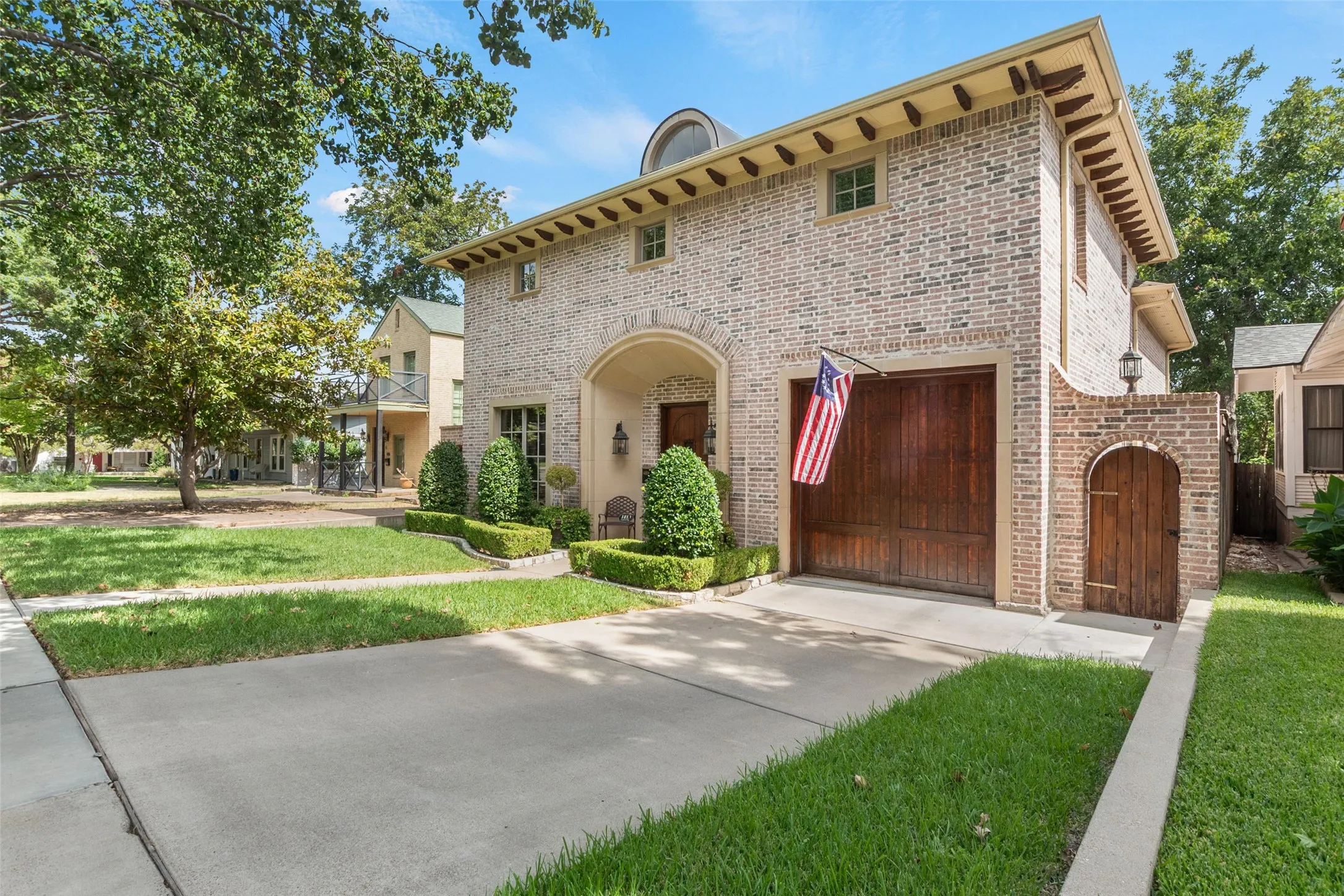 Single Family Residence For Sale in Tarrant County , 1213 Virginia Place, Fort Worth, Texas 76107, 3 Bedroom, 4 Bathroom, 2 Garage spaces, 3,804 Sqft, built in 2006, mls#21405711, Real Estate Agent in Fort Worth, Homes For Sale in Tarrant county, Homes For Sale in Fort Worth, Realtor in Fort Worth Texas, Real Estate Brokerage Independent Realty Texas, Luminita Cordes Realtor