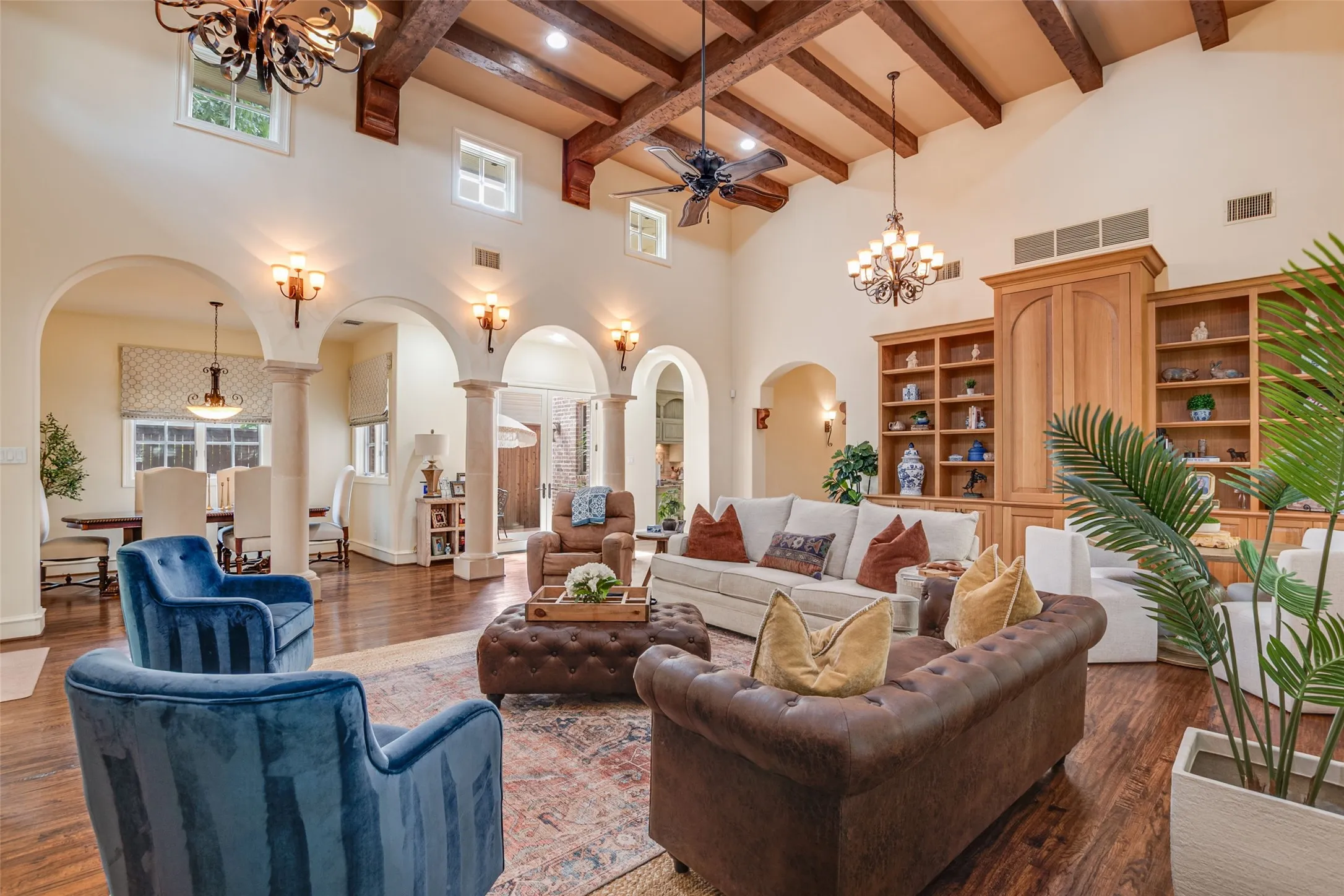 Single Family Residence For Sale in Tarrant County , 1213 Virginia Place, Fort Worth, Texas 76107, 3 Bedroom, 4 Bathroom, 2 Garage spaces, 3,804 Sqft, built in 2006, mls#21405711, Real Estate Agent in Fort Worth, Homes For Sale in Tarrant county, Homes For Sale in Fort Worth, Realtor in Fort Worth Texas, Real Estate Brokerage Independent Realty Texas, Luminita Cordes Realtor