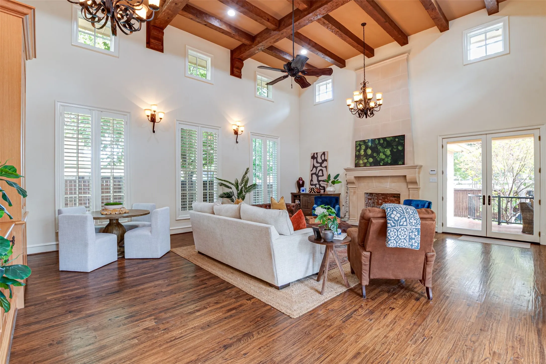 Single Family Residence For Sale in Tarrant County , 1213 Virginia Place, Fort Worth, Texas 76107, 3 Bedroom, 4 Bathroom, 2 Garage spaces, 3,804 Sqft, built in 2006, mls#21405711, Real Estate Agent in Fort Worth, Homes For Sale in Tarrant county, Homes For Sale in Fort Worth, Realtor in Fort Worth Texas, Real Estate Brokerage Independent Realty Texas, Luminita Cordes Realtor