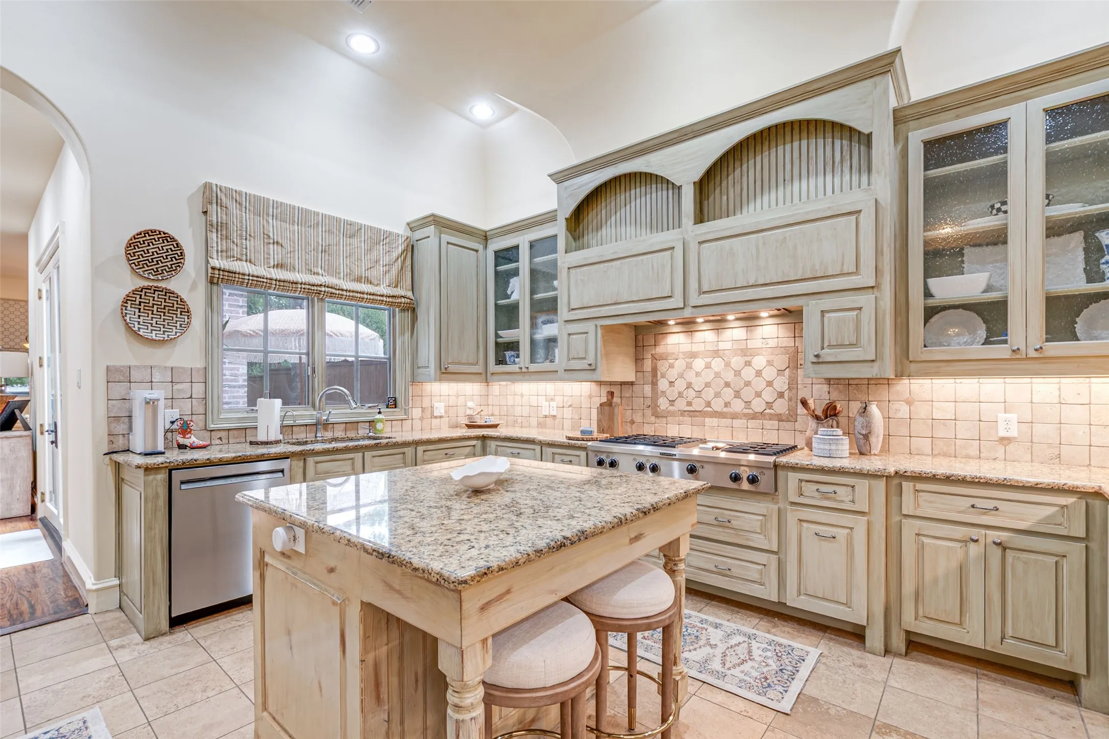 Single Family Residence For Sale in Tarrant County , 1213 Virginia Place, Fort Worth, Texas 76107, 3 Bedroom, 4 Bathroom, 2 Garage spaces, 3,804 Sqft, built in 2006, mls#21405711, Real Estate Agent in Fort Worth, Homes For Sale in Tarrant county, Homes For Sale in Fort Worth, Realtor in Fort Worth Texas, Real Estate Brokerage Independent Realty Texas, Luminita Cordes Realtor