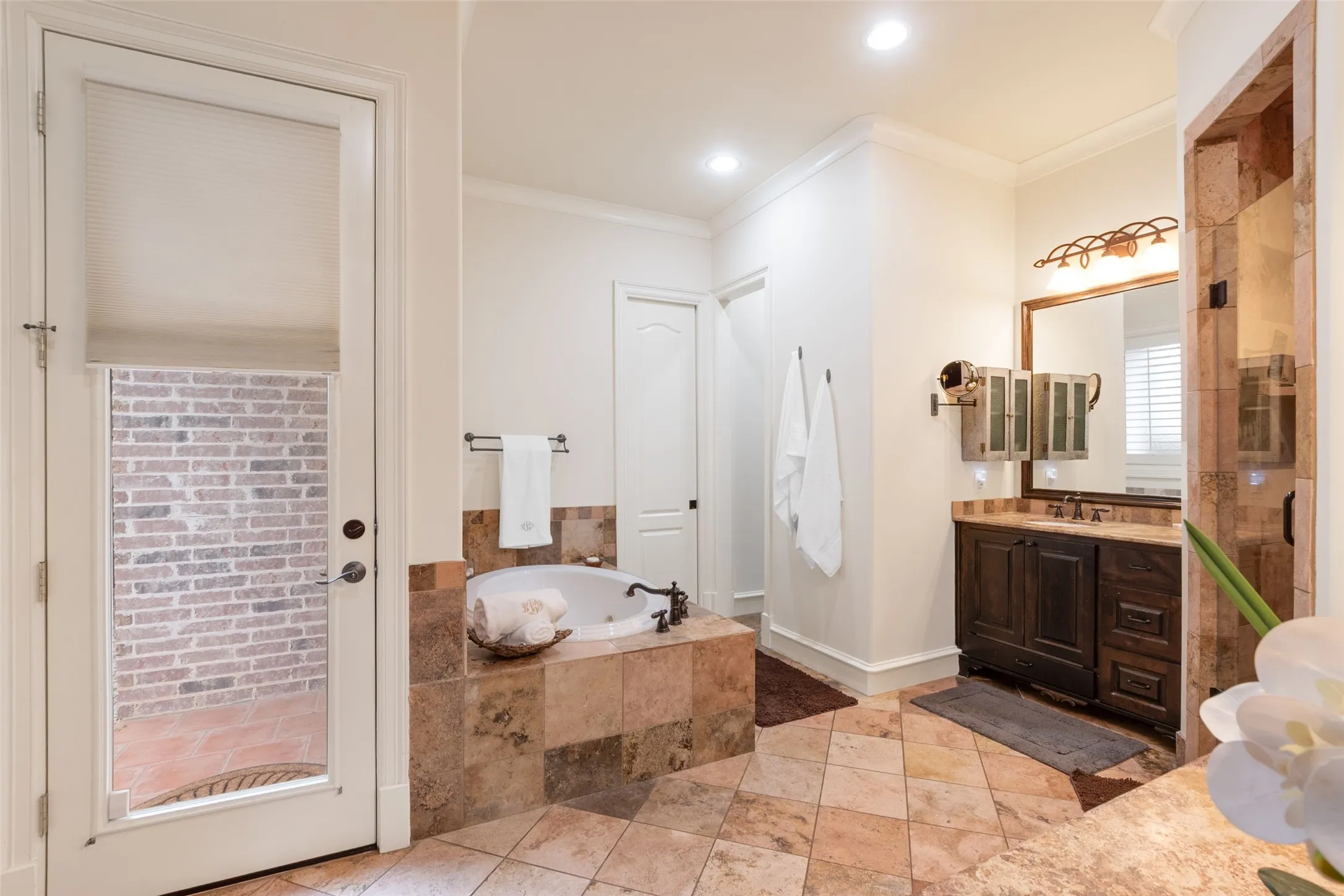 Single Family Residence For Sale in Tarrant County , 1213 Virginia Place, Fort Worth, Texas 76107, 3 Bedroom, 4 Bathroom, 2 Garage spaces, 3,804 Sqft, built in 2006, mls#21405711, Real Estate Agent in Fort Worth, Homes For Sale in Tarrant county, Homes For Sale in Fort Worth, Realtor in Fort Worth Texas, Real Estate Brokerage Independent Realty Texas, Luminita Cordes Realtor