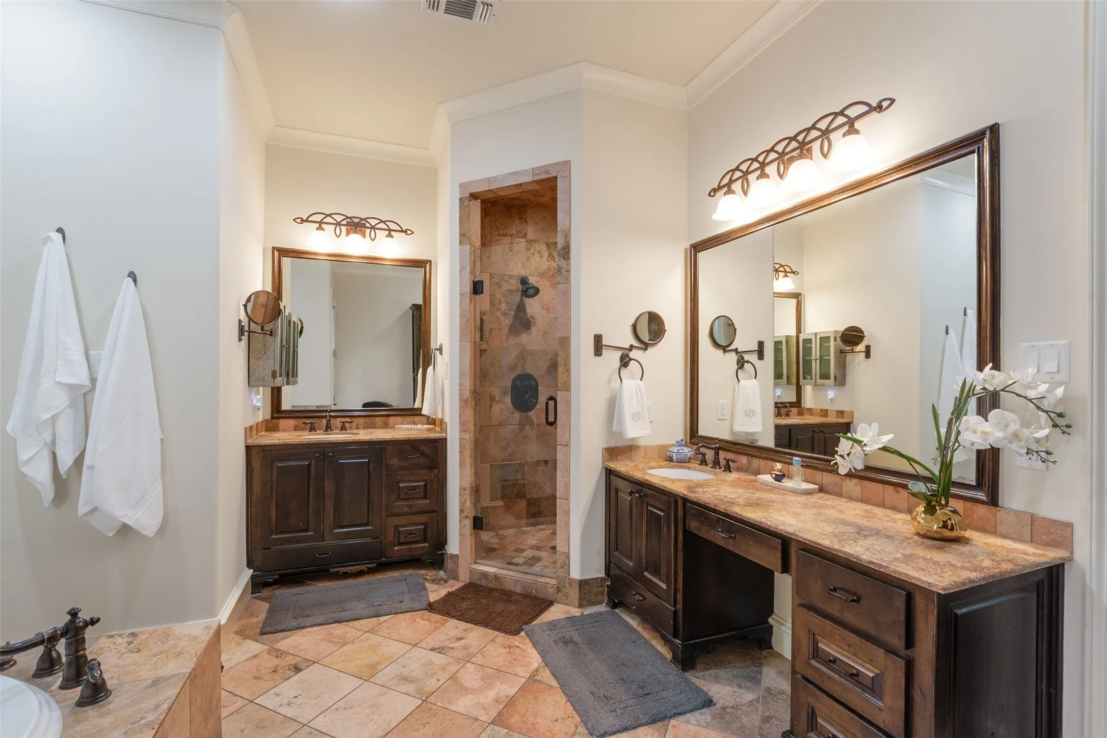 Single Family Residence For Sale in Tarrant County , 1213 Virginia Place, Fort Worth, Texas 76107, 3 Bedroom, 4 Bathroom, 2 Garage spaces, 3,804 Sqft, built in 2006, mls#21405711, Real Estate Agent in Fort Worth, Homes For Sale in Tarrant county, Homes For Sale in Fort Worth, Realtor in Fort Worth Texas, Real Estate Brokerage Independent Realty Texas, Luminita Cordes Realtor