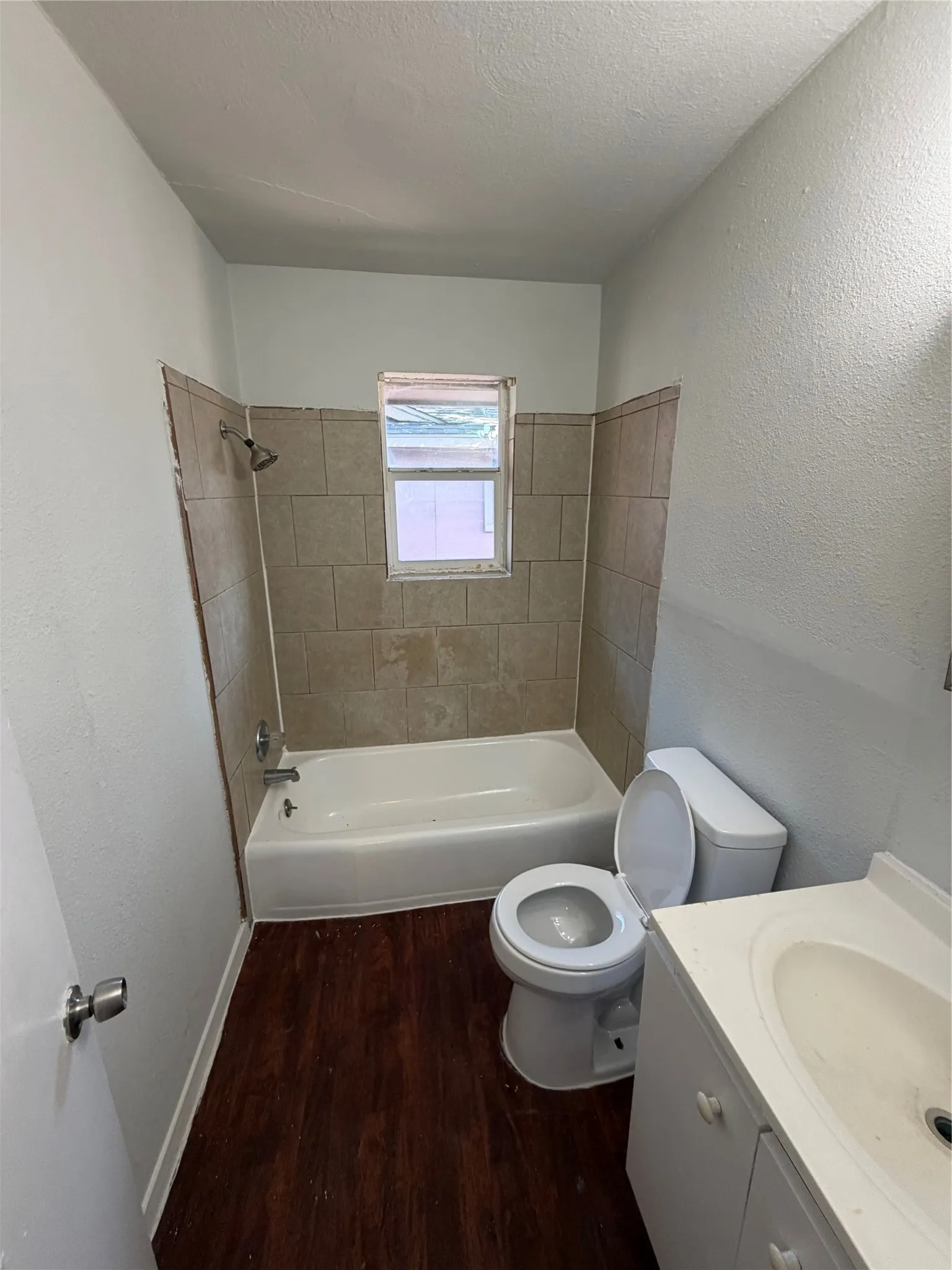 Apartment For Rent in Dallas County , 230 Starr Street 202, Dallas, Texas 75203, 1 Bedroom, 1 Bathroom, Garage spaces, 600 Sqft, built in 1960, mls#21409684, Real Estate Agent in Dallas, Homes For Rent in Dallas county, Homes For Rent in Dallas, Realtor in Dallas Texas, Real Estate Brokerage Independent Realty Texas, Luminita Cordes Realtor