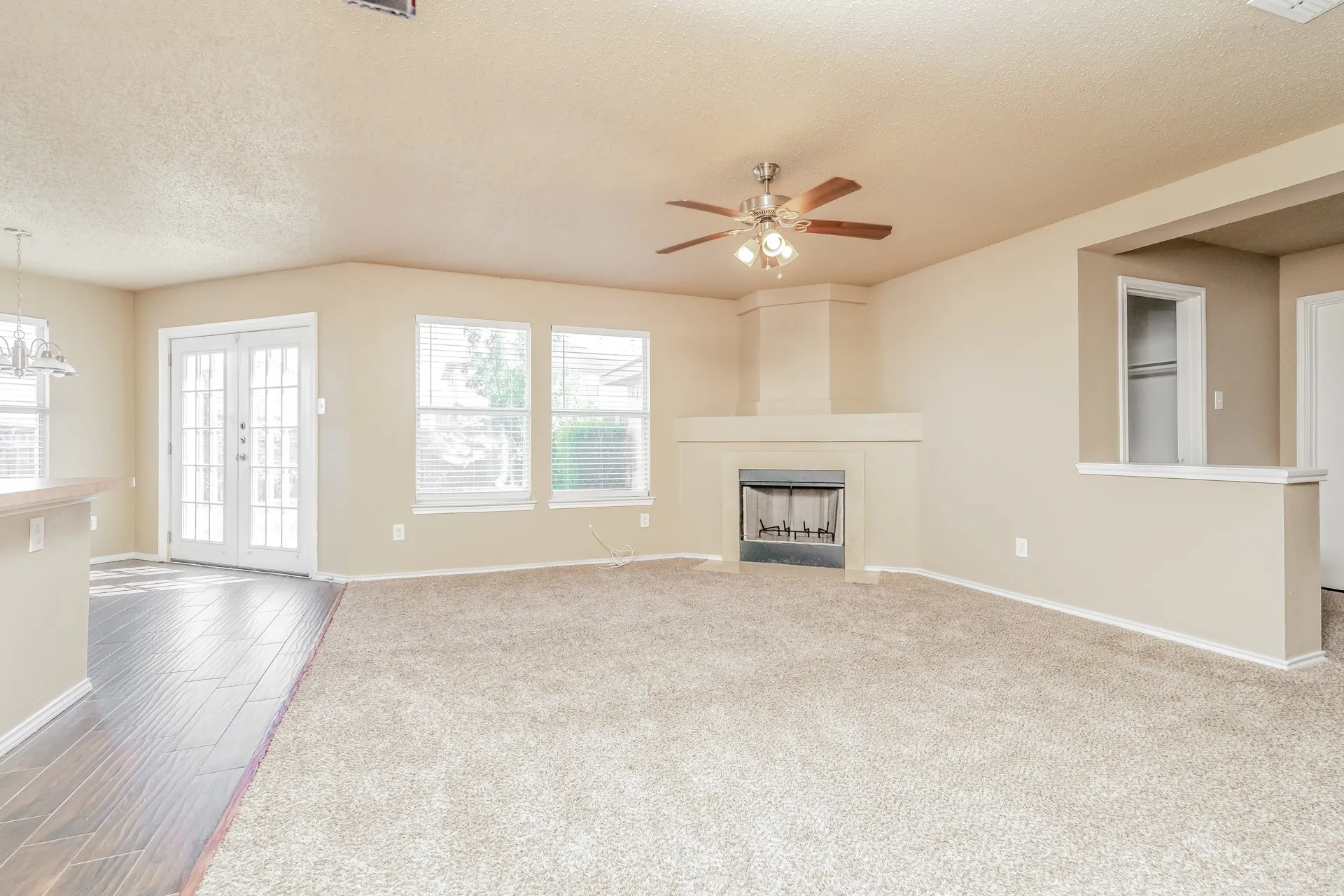 Single Family Residence For Rent in Dallas County , 1132 Beechwood Lane, Cedar Hill, Texas 75104, 3 Bedroom, 2 Bathroom, 2 Garage spaces, 2,076 Sqft, built in 1999, mls#21409695, Real Estate Agent in Cedar Hill, Homes For Rent in Dallas county, Homes For Rent in Cedar Hill, Realtor in Cedar Hill Texas, Real Estate Brokerage Independent Realty Texas, Luminita Cordes Realtor