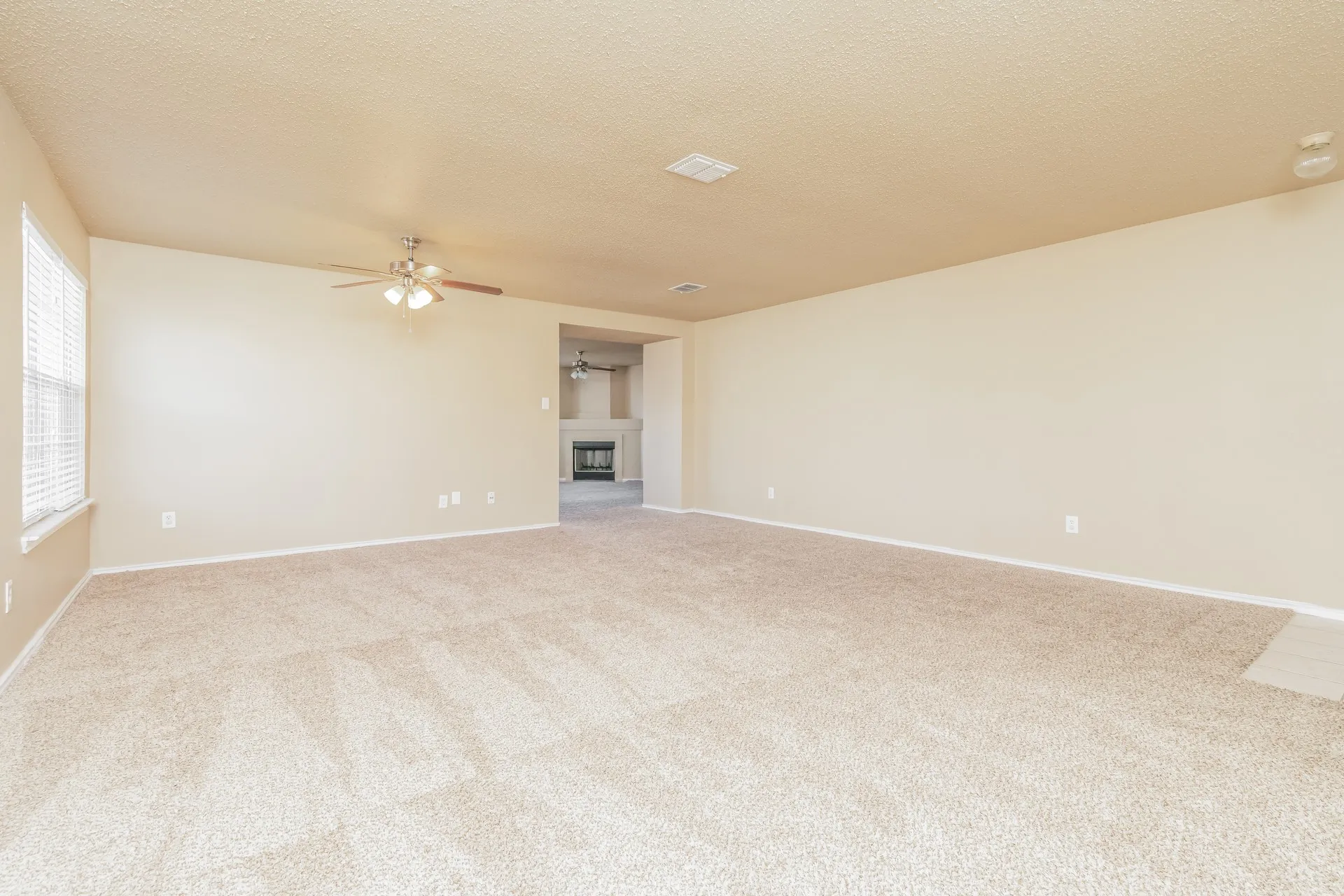 Single Family Residence For Rent in Dallas County , 1132 Beechwood Lane, Cedar Hill, Texas 75104, 3 Bedroom, 2 Bathroom, 2 Garage spaces, 2,076 Sqft, built in 1999, mls#21409695, Real Estate Agent in Cedar Hill, Homes For Rent in Dallas county, Homes For Rent in Cedar Hill, Realtor in Cedar Hill Texas, Real Estate Brokerage Independent Realty Texas, Luminita Cordes Realtor