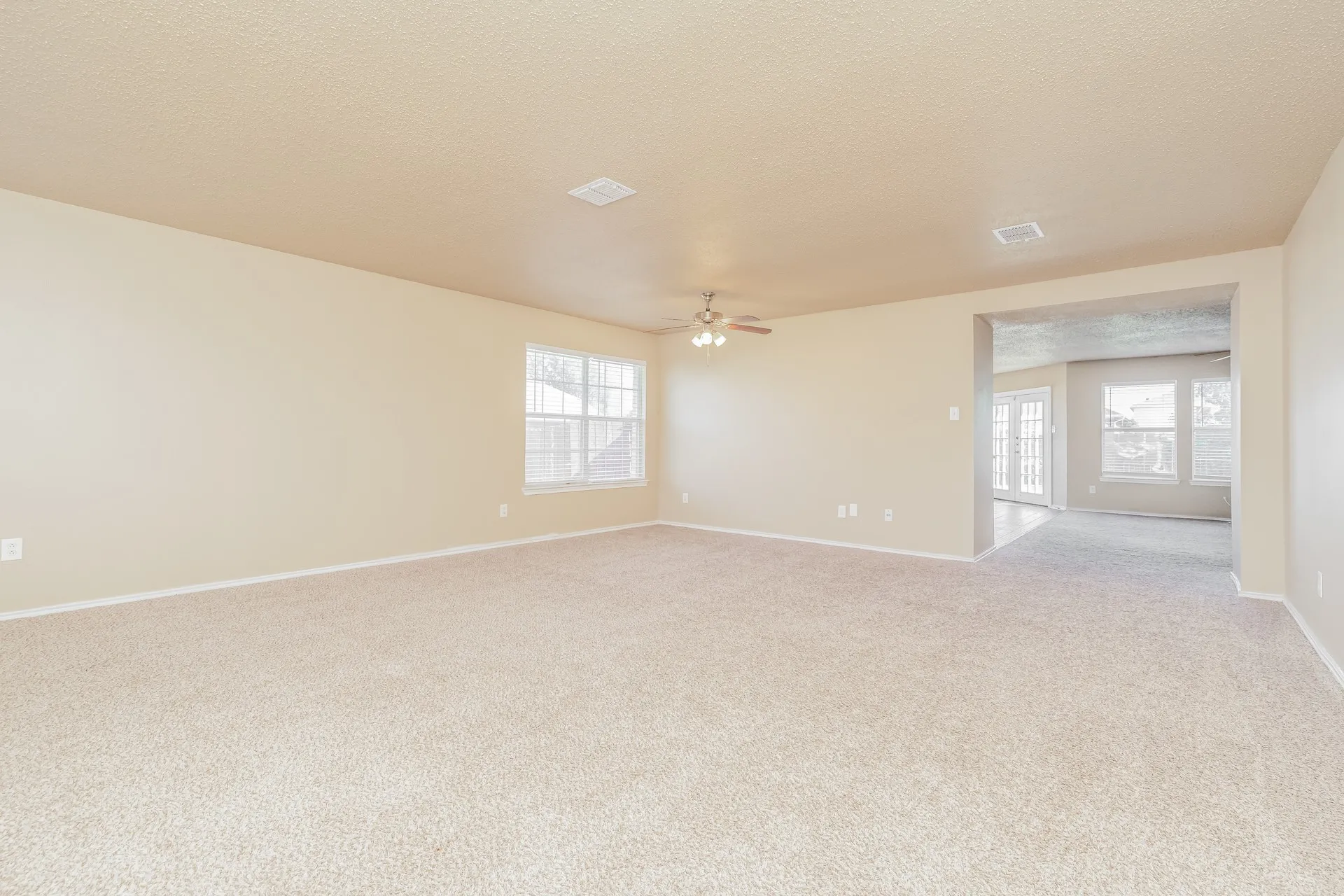 Single Family Residence For Rent in Dallas County , 1132 Beechwood Lane, Cedar Hill, Texas 75104, 3 Bedroom, 2 Bathroom, 2 Garage spaces, 2,076 Sqft, built in 1999, mls#21409695, Real Estate Agent in Cedar Hill, Homes For Rent in Dallas county, Homes For Rent in Cedar Hill, Realtor in Cedar Hill Texas, Real Estate Brokerage Independent Realty Texas, Luminita Cordes Realtor