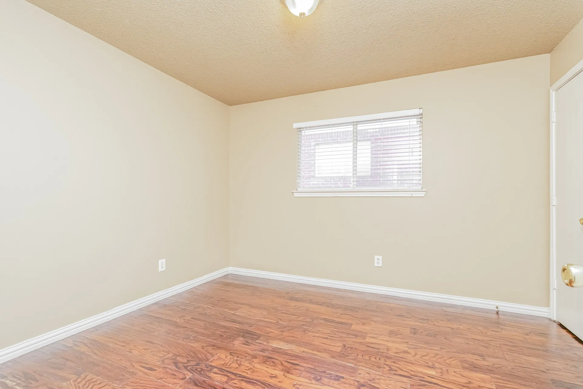 Single Family Residence For Rent in Dallas County , 1132 Beechwood Lane, Cedar Hill, Texas 75104, 3 Bedroom, 2 Bathroom, 2 Garage spaces, 2,076 Sqft, built in 1999, mls#21409695, Real Estate Agent in Cedar Hill, Homes For Rent in Dallas county, Homes For Rent in Cedar Hill, Realtor in Cedar Hill Texas, Real Estate Brokerage Independent Realty Texas, Luminita Cordes Realtor