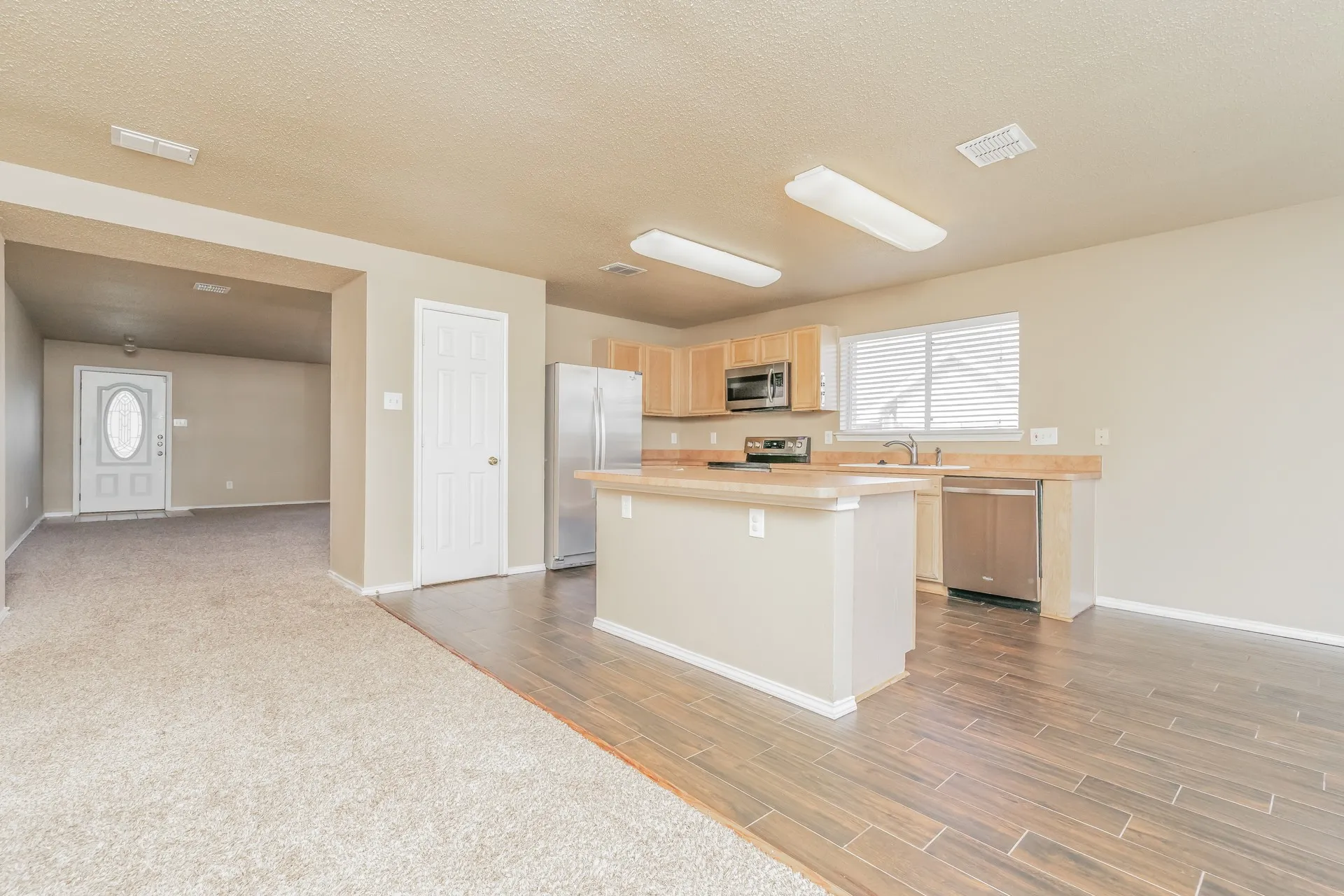 Single Family Residence For Rent in Dallas County , 1132 Beechwood Lane, Cedar Hill, Texas 75104, 3 Bedroom, 2 Bathroom, 2 Garage spaces, 2,076 Sqft, built in 1999, mls#21409695, Real Estate Agent in Cedar Hill, Homes For Rent in Dallas county, Homes For Rent in Cedar Hill, Realtor in Cedar Hill Texas, Real Estate Brokerage Independent Realty Texas, Luminita Cordes Realtor