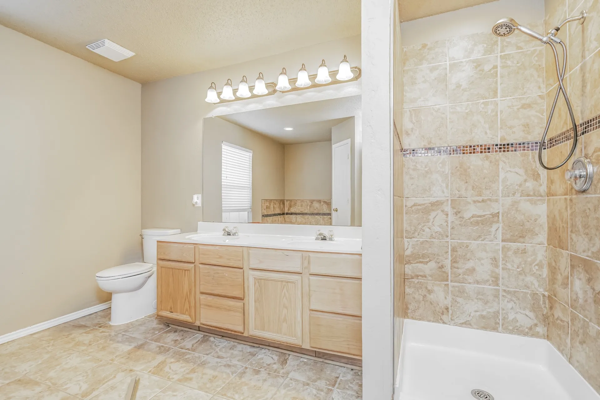 Single Family Residence For Rent in Dallas County , 1132 Beechwood Lane, Cedar Hill, Texas 75104, 3 Bedroom, 2 Bathroom, 2 Garage spaces, 2,076 Sqft, built in 1999, mls#21409695, Real Estate Agent in Cedar Hill, Homes For Rent in Dallas county, Homes For Rent in Cedar Hill, Realtor in Cedar Hill Texas, Real Estate Brokerage Independent Realty Texas, Luminita Cordes Realtor