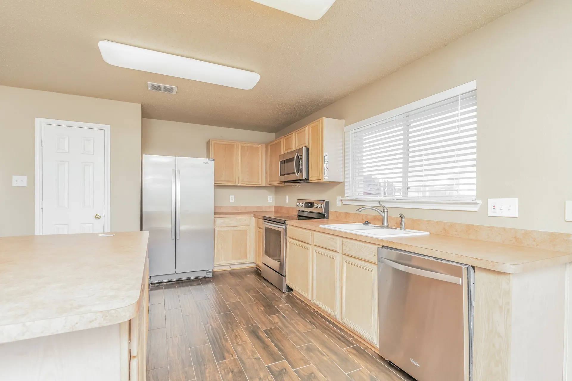 Single Family Residence For Rent in Dallas County , 1132 Beechwood Lane, Cedar Hill, Texas 75104, 3 Bedroom, 2 Bathroom, 2 Garage spaces, 2,076 Sqft, built in 1999, mls#21409695, Real Estate Agent in Cedar Hill, Homes For Rent in Dallas county, Homes For Rent in Cedar Hill, Realtor in Cedar Hill Texas, Real Estate Brokerage Independent Realty Texas, Luminita Cordes Realtor