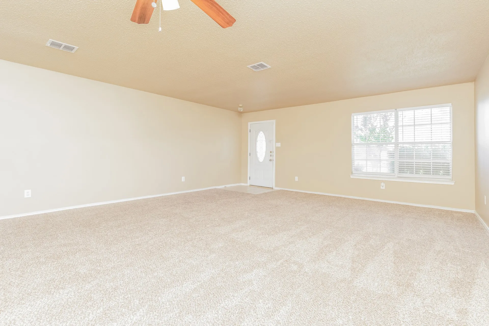 Single Family Residence For Rent in Dallas County , 1132 Beechwood Lane, Cedar Hill, Texas 75104, 3 Bedroom, 2 Bathroom, 2 Garage spaces, 2,076 Sqft, built in 1999, mls#21409695, Real Estate Agent in Cedar Hill, Homes For Rent in Dallas county, Homes For Rent in Cedar Hill, Realtor in Cedar Hill Texas, Real Estate Brokerage Independent Realty Texas, Luminita Cordes Realtor