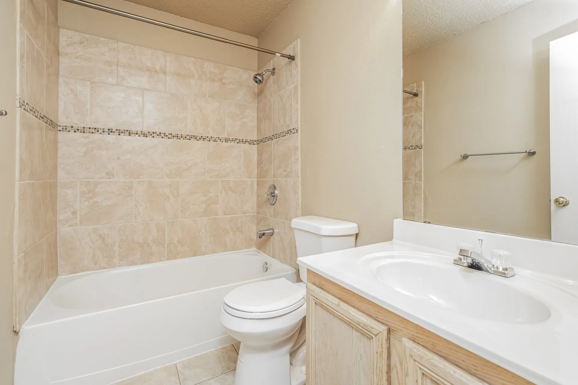 Single Family Residence For Rent in Dallas County , 1132 Beechwood Lane, Cedar Hill, Texas 75104, 3 Bedroom, 2 Bathroom, 2 Garage spaces, 2,076 Sqft, built in 1999, mls#21409695, Real Estate Agent in Cedar Hill, Homes For Rent in Dallas county, Homes For Rent in Cedar Hill, Realtor in Cedar Hill Texas, Real Estate Brokerage Independent Realty Texas, Luminita Cordes Realtor
