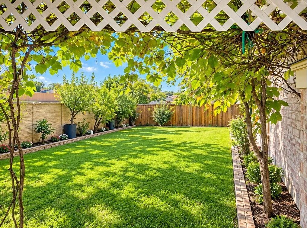 Single Family Residence For Rent in Tarrant County , 5805 Ozark Drive, Fort Worth, Texas 76131, 4 Bedroom, 2 Bathroom, 3 Garage spaces, 2,360 Sqft, built in 2003, mls#21409696, Real Estate Agent in Fort Worth, Homes For Rent in Tarrant county, Homes For Rent in Fort Worth, Realtor in Fort Worth Texas, Real Estate Brokerage Independent Realty Texas, Luminita Cordes Realtor