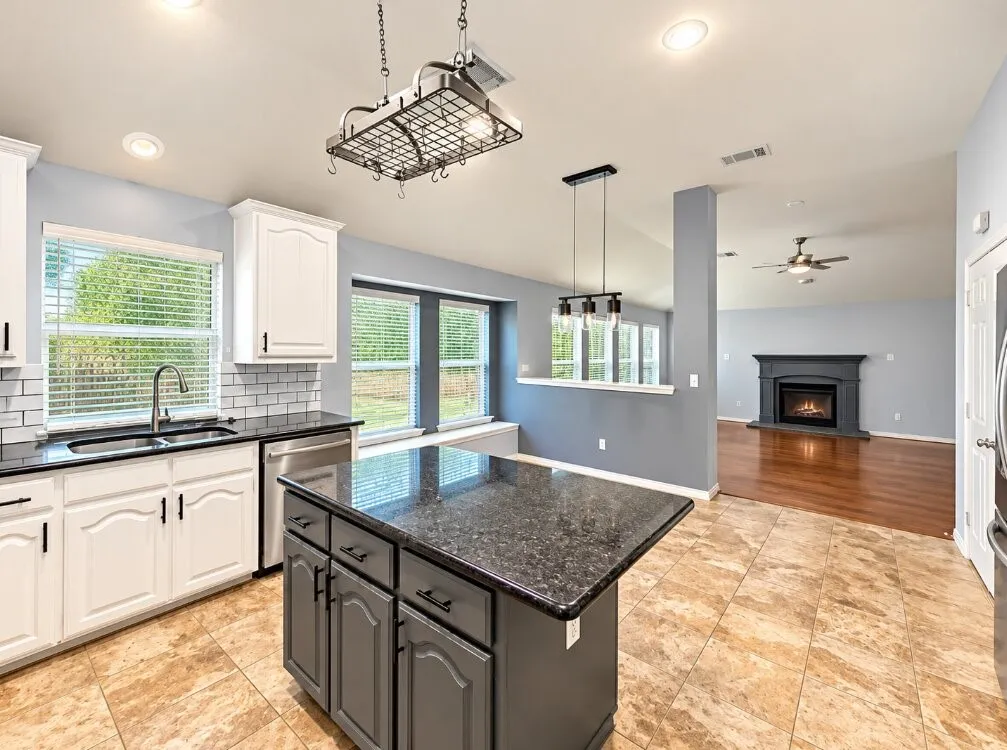 Single Family Residence For Rent in Tarrant County , 5805 Ozark Drive, Fort Worth, Texas 76131, 4 Bedroom, 2 Bathroom, 3 Garage spaces, 2,360 Sqft, built in 2003, mls#21409696, Real Estate Agent in Fort Worth, Homes For Rent in Tarrant county, Homes For Rent in Fort Worth, Realtor in Fort Worth Texas, Real Estate Brokerage Independent Realty Texas, Luminita Cordes Realtor