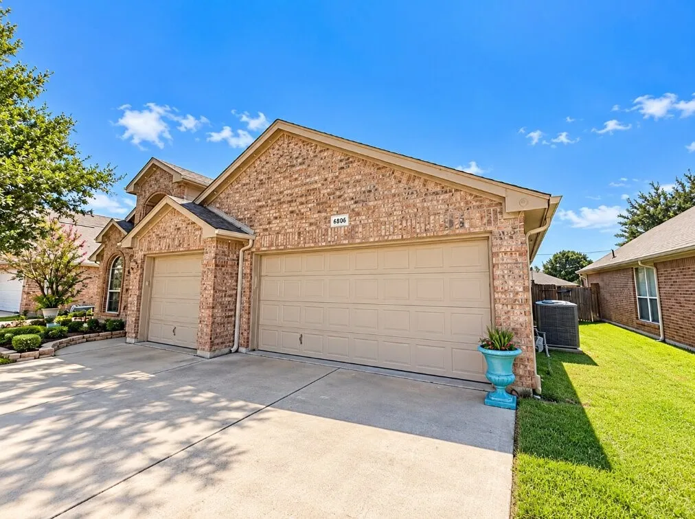Single Family Residence For Rent