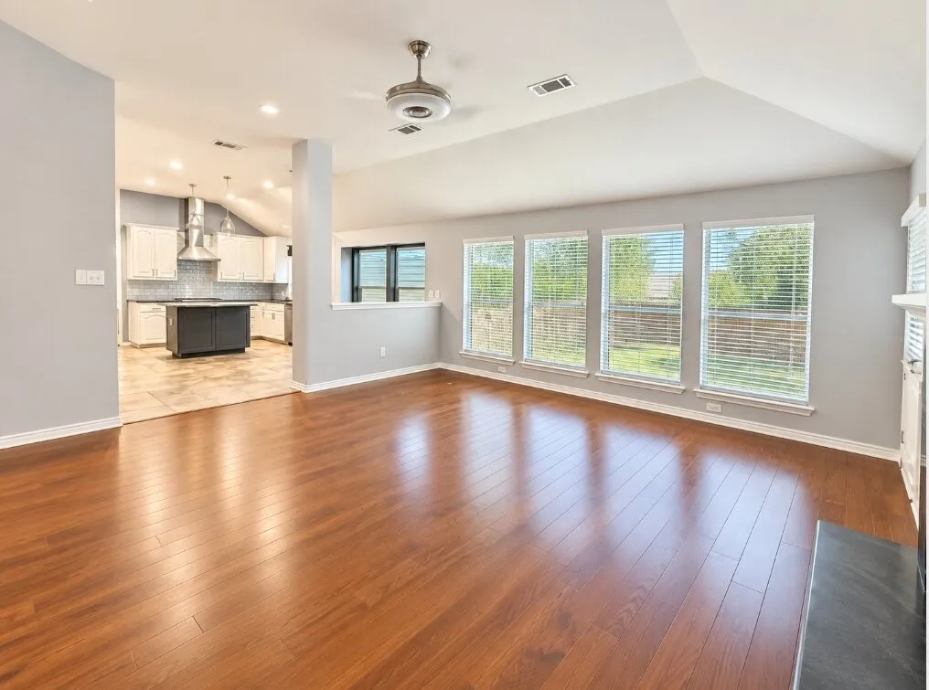 Single Family Residence For Rent in Tarrant County , 5805 Ozark Drive, Fort Worth, Texas 76131, 4 Bedroom, 2 Bathroom, 3 Garage spaces, 2,360 Sqft, built in 2003, mls#21409696, Real Estate Agent in Fort Worth, Homes For Rent in Tarrant county, Homes For Rent in Fort Worth, Realtor in Fort Worth Texas, Real Estate Brokerage Independent Realty Texas, Luminita Cordes Realtor