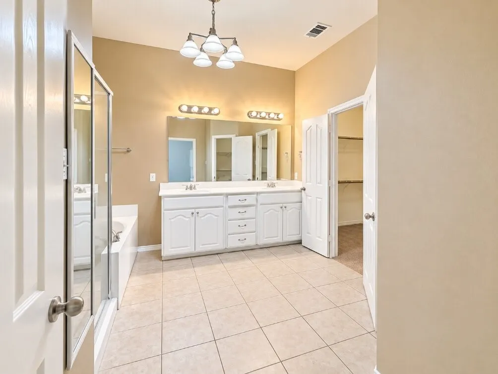 Single Family Residence For Rent in Tarrant County , 5805 Ozark Drive, Fort Worth, Texas 76131, 4 Bedroom, 2 Bathroom, 3 Garage spaces, 2,360 Sqft, built in 2003, mls#21409696, Real Estate Agent in Fort Worth, Homes For Rent in Tarrant county, Homes For Rent in Fort Worth, Realtor in Fort Worth Texas, Real Estate Brokerage Independent Realty Texas, Luminita Cordes Realtor