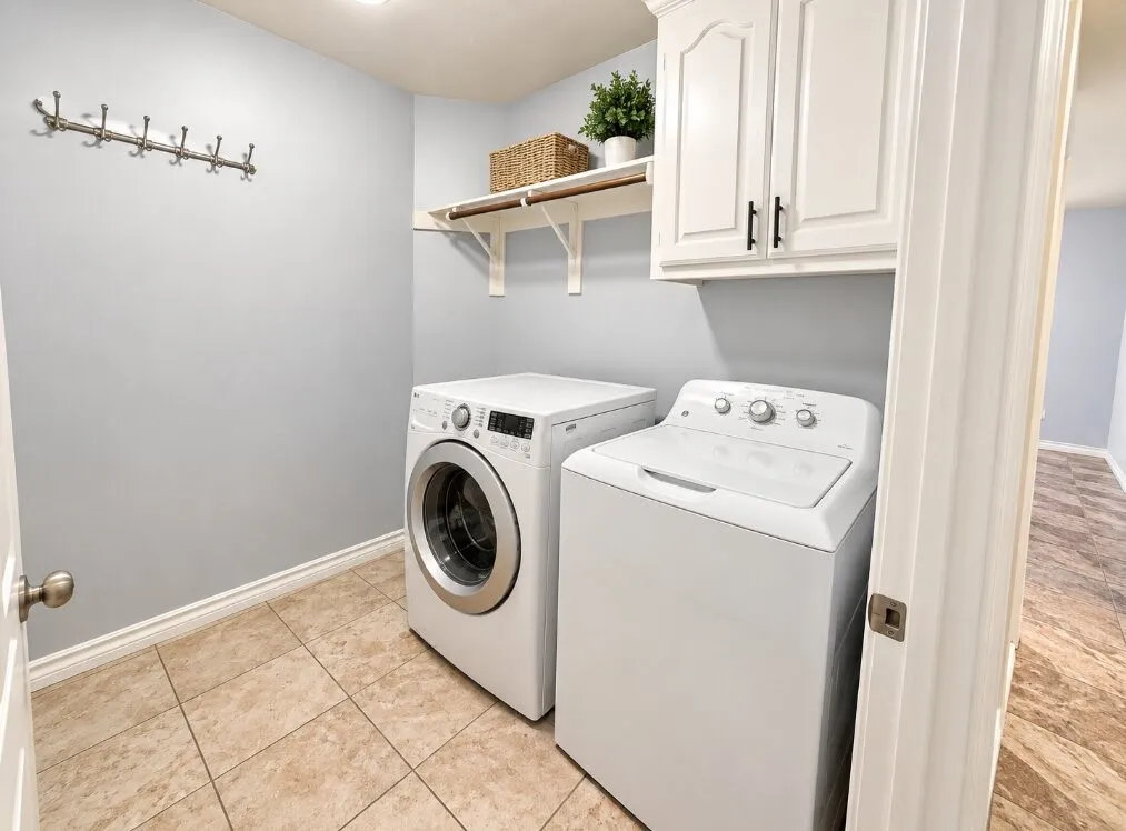 Single Family Residence For Rent in Tarrant County , 5805 Ozark Drive, Fort Worth, Texas 76131, 4 Bedroom, 2 Bathroom, 3 Garage spaces, 2,360 Sqft, built in 2003, mls#21409696, Real Estate Agent in Fort Worth, Homes For Rent in Tarrant county, Homes For Rent in Fort Worth, Realtor in Fort Worth Texas, Real Estate Brokerage Independent Realty Texas, Luminita Cordes Realtor