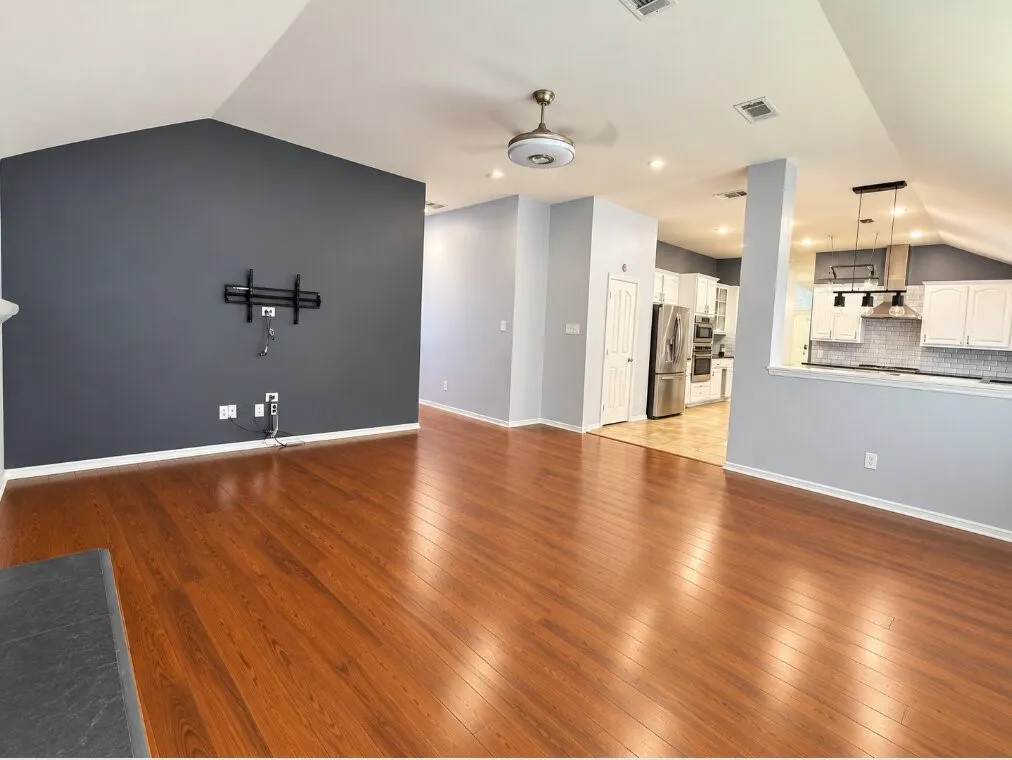 Single Family Residence For Rent in Tarrant County , 5805 Ozark Drive, Fort Worth, Texas 76131, 4 Bedroom, 2 Bathroom, 3 Garage spaces, 2,360 Sqft, built in 2003, mls#21409696, Real Estate Agent in Fort Worth, Homes For Rent in Tarrant county, Homes For Rent in Fort Worth, Realtor in Fort Worth Texas, Real Estate Brokerage Independent Realty Texas, Luminita Cordes Realtor