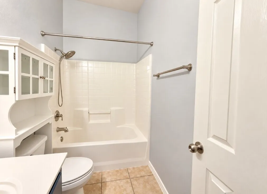 Single Family Residence For Rent in Tarrant County , 5805 Ozark Drive, Fort Worth, Texas 76131, 4 Bedroom, 2 Bathroom, 3 Garage spaces, 2,360 Sqft, built in 2003, mls#21409696, Real Estate Agent in Fort Worth, Homes For Rent in Tarrant county, Homes For Rent in Fort Worth, Realtor in Fort Worth Texas, Real Estate Brokerage Independent Realty Texas, Luminita Cordes Realtor