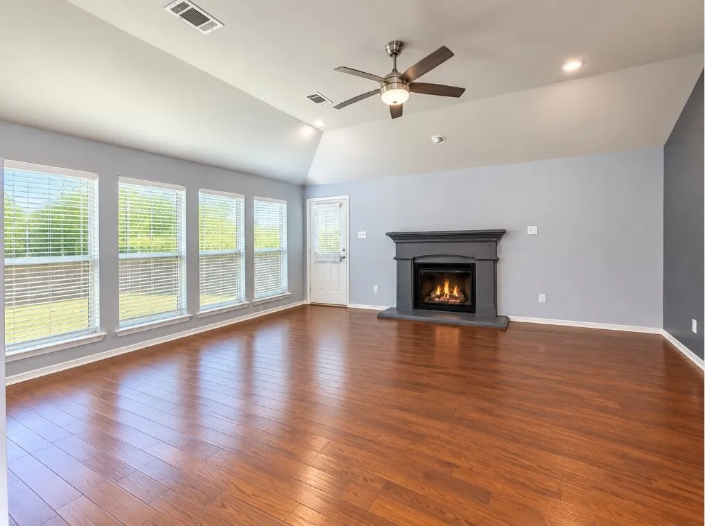Single Family Residence For Rent in Tarrant County , 5805 Ozark Drive, Fort Worth, Texas 76131, 4 Bedroom, 2 Bathroom, 3 Garage spaces, 2,360 Sqft, built in 2003, mls#21409696, Real Estate Agent in Fort Worth, Homes For Rent in Tarrant county, Homes For Rent in Fort Worth, Realtor in Fort Worth Texas, Real Estate Brokerage Independent Realty Texas, Luminita Cordes Realtor