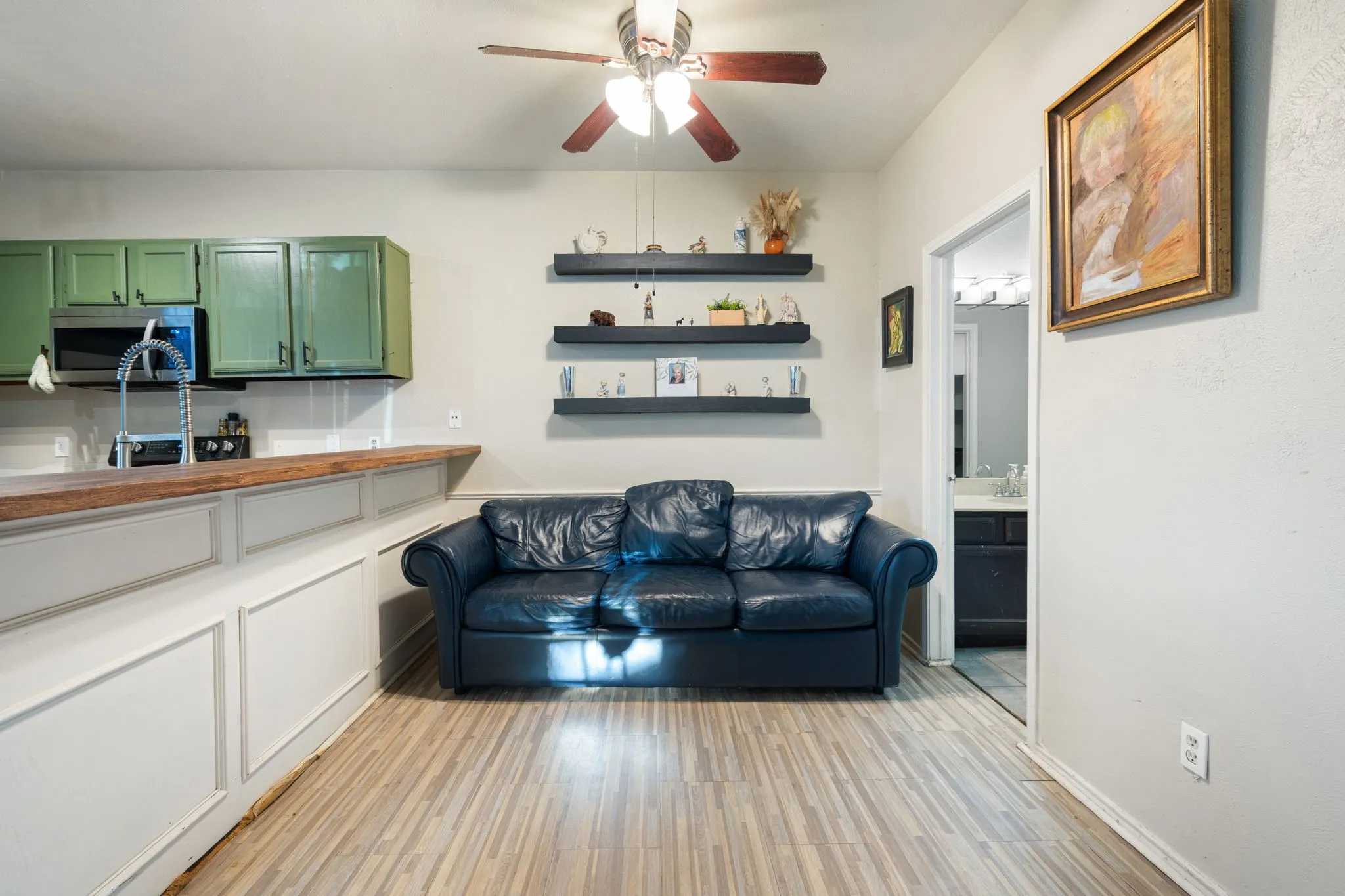 Condominium For Sale in Dallas County , 611 Oriole Boulevard 1001, Duncanville, Texas 75116, 2 Bedroom, 3 Bathroom, Garage spaces, 1,088 Sqft, built in 1984, mls#21408727, Real Estate Agent in Duncanville, Homes For Sale in Dallas county, Homes For Sale in Duncanville, Realtor in Duncanville Texas, Real Estate Brokerage Independent Realty Texas, Luminita Cordes Realtor