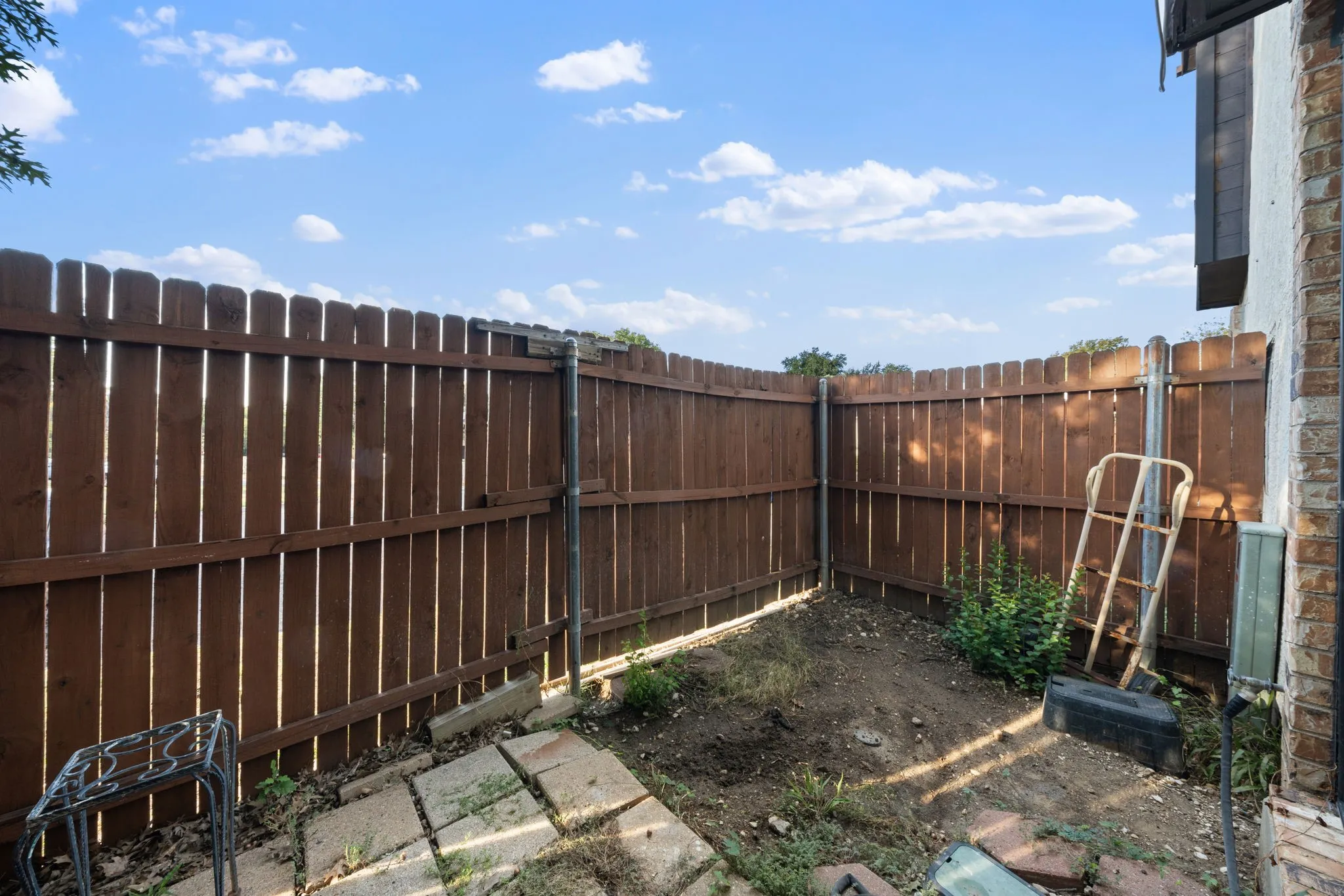 Condominium For Sale in Dallas County , 611 Oriole Boulevard 1001, Duncanville, Texas 75116, 2 Bedroom, 3 Bathroom, Garage spaces, 1,088 Sqft, built in 1984, mls#21408727, Real Estate Agent in Duncanville, Homes For Sale in Dallas county, Homes For Sale in Duncanville, Realtor in Duncanville Texas, Real Estate Brokerage Independent Realty Texas, Luminita Cordes Realtor