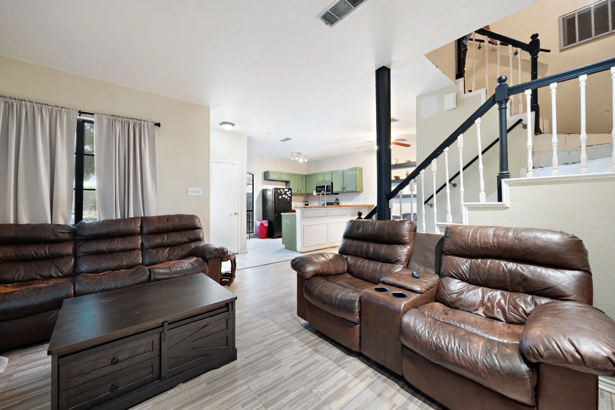 Condominium For Sale in Dallas County , 611 Oriole Boulevard 1001, Duncanville, Texas 75116, 2 Bedroom, 3 Bathroom, Garage spaces, 1,088 Sqft, built in 1984, mls#21408727, Real Estate Agent in Duncanville, Homes For Sale in Dallas county, Homes For Sale in Duncanville, Realtor in Duncanville Texas, Real Estate Brokerage Independent Realty Texas, Luminita Cordes Realtor