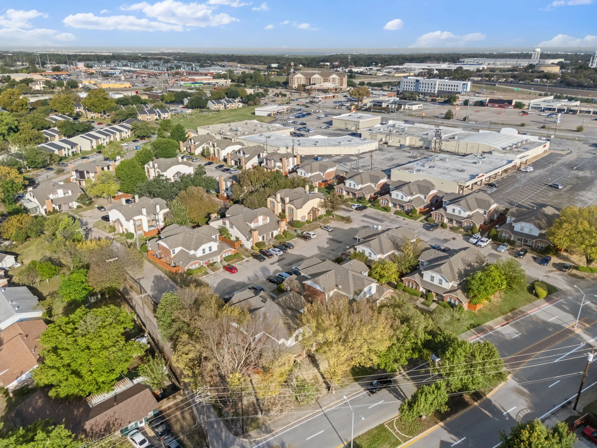Condominium For Sale in Dallas County , 611 Oriole Boulevard 1001, Duncanville, Texas 75116, 2 Bedroom, 3 Bathroom, Garage spaces, 1,088 Sqft, built in 1984, mls#21408727, Real Estate Agent in Duncanville, Homes For Sale in Dallas county, Homes For Sale in Duncanville, Realtor in Duncanville Texas, Real Estate Brokerage Independent Realty Texas, Luminita Cordes Realtor