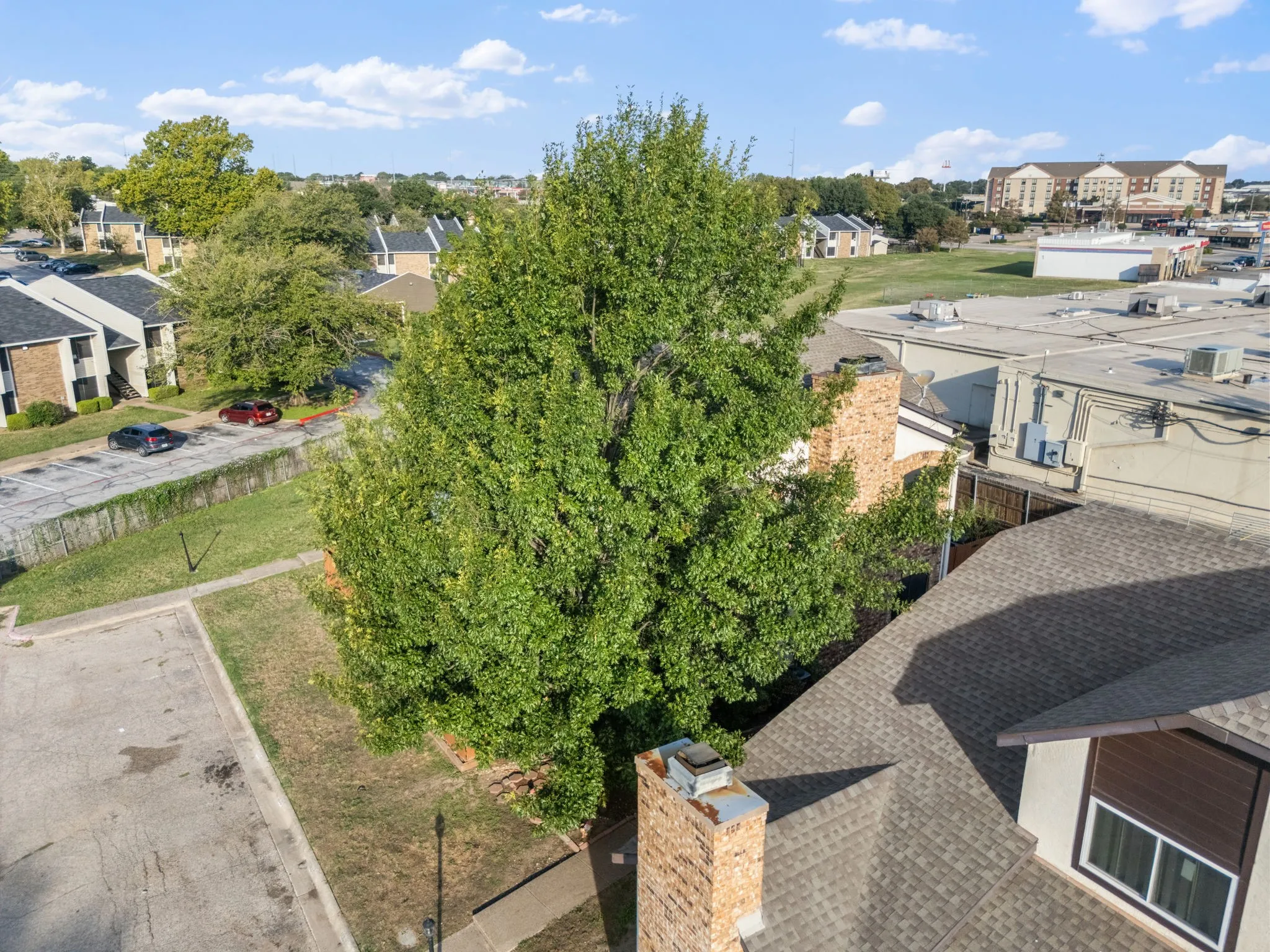 Condominium For Sale in Dallas County , 611 Oriole Boulevard 1001, Duncanville, Texas 75116, 2 Bedroom, 3 Bathroom, Garage spaces, 1,088 Sqft, built in 1984, mls#21408727, Real Estate Agent in Duncanville, Homes For Sale in Dallas county, Homes For Sale in Duncanville, Realtor in Duncanville Texas, Real Estate Brokerage Independent Realty Texas, Luminita Cordes Realtor