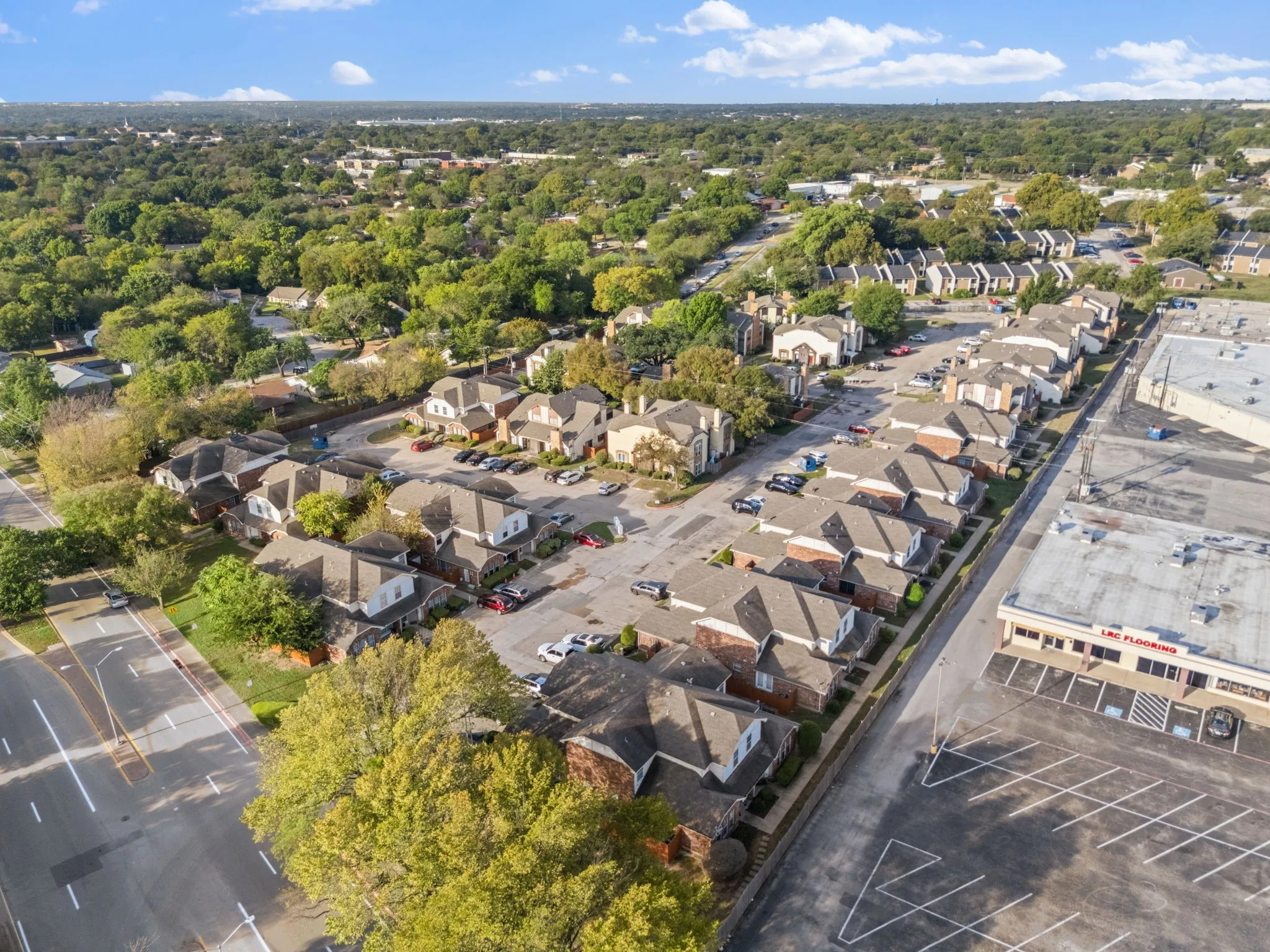 Condominium For Sale in Dallas County , 611 Oriole Boulevard 1001, Duncanville, Texas 75116, 2 Bedroom, 3 Bathroom, Garage spaces, 1,088 Sqft, built in 1984, mls#21408727, Real Estate Agent in Duncanville, Homes For Sale in Dallas county, Homes For Sale in Duncanville, Realtor in Duncanville Texas, Real Estate Brokerage Independent Realty Texas, Luminita Cordes Realtor
