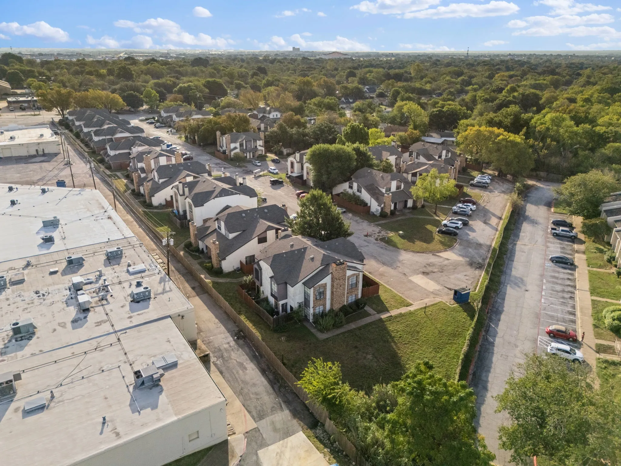 Condominium For Sale in Dallas County , 611 Oriole Boulevard 1001, Duncanville, Texas 75116, 2 Bedroom, 3 Bathroom, Garage spaces, 1,088 Sqft, built in 1984, mls#21408727, Real Estate Agent in Duncanville, Homes For Sale in Dallas county, Homes For Sale in Duncanville, Realtor in Duncanville Texas, Real Estate Brokerage Independent Realty Texas, Luminita Cordes Realtor