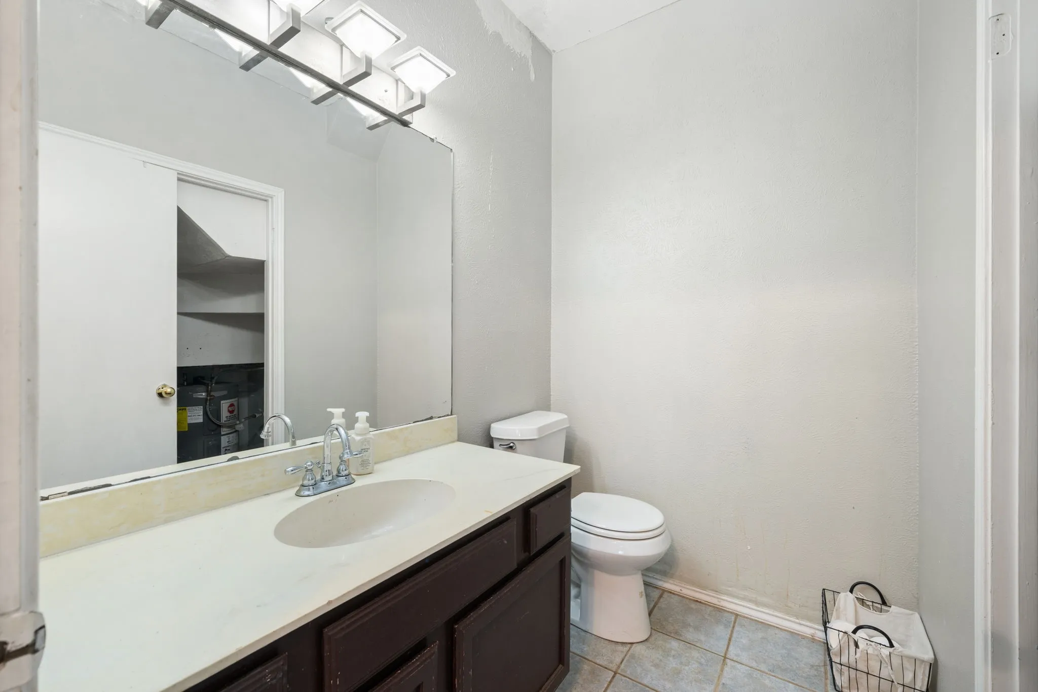 Condominium For Sale in Dallas County , 611 Oriole Boulevard 1001, Duncanville, Texas 75116, 2 Bedroom, 3 Bathroom, Garage spaces, 1,088 Sqft, built in 1984, mls#21408727, Real Estate Agent in Duncanville, Homes For Sale in Dallas county, Homes For Sale in Duncanville, Realtor in Duncanville Texas, Real Estate Brokerage Independent Realty Texas, Luminita Cordes Realtor