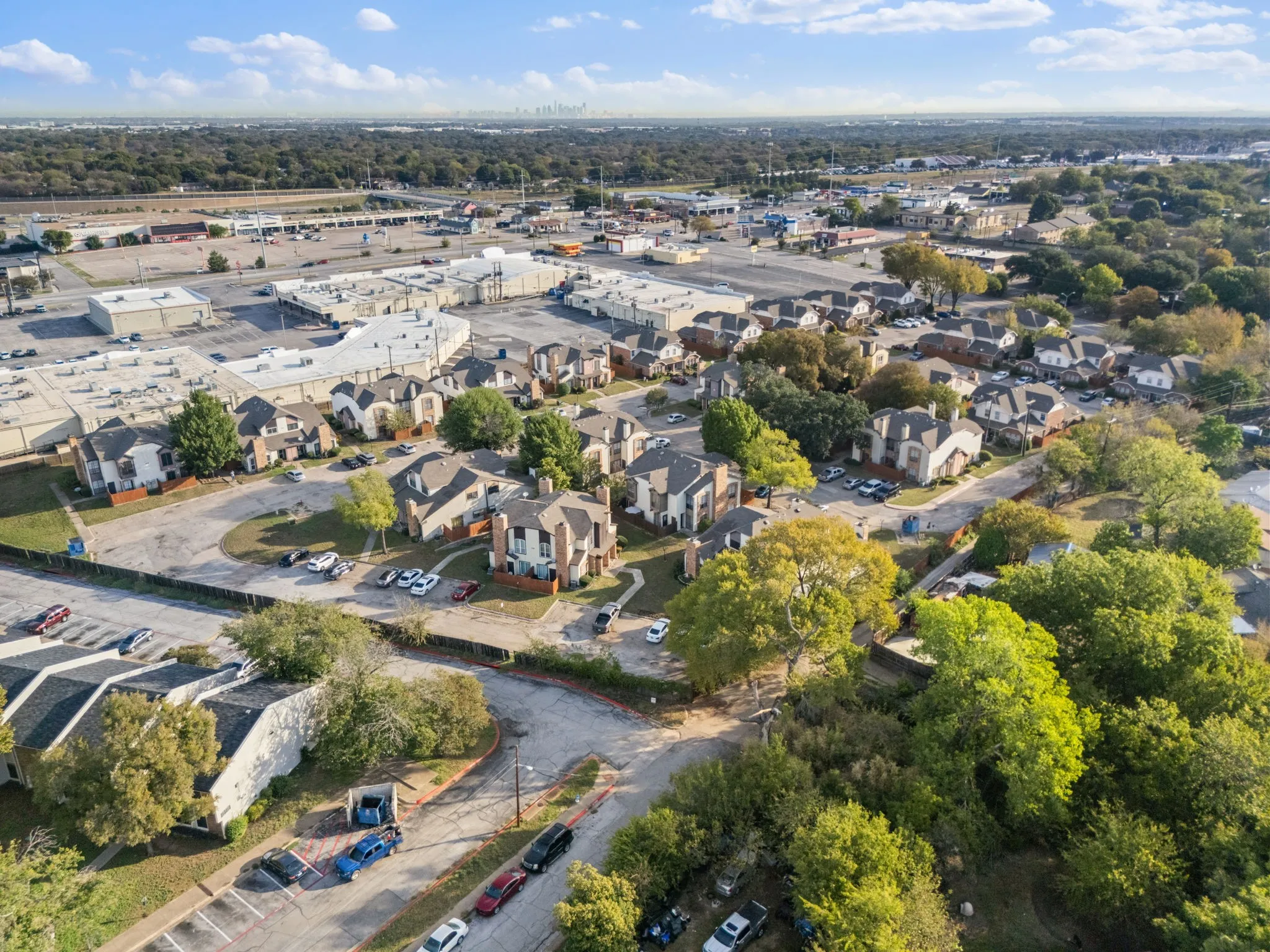 Condominium For Sale in Dallas County , 611 Oriole Boulevard 1001, Duncanville, Texas 75116, 2 Bedroom, 3 Bathroom, Garage spaces, 1,088 Sqft, built in 1984, mls#21408727, Real Estate Agent in Duncanville, Homes For Sale in Dallas county, Homes For Sale in Duncanville, Realtor in Duncanville Texas, Real Estate Brokerage Independent Realty Texas, Luminita Cordes Realtor