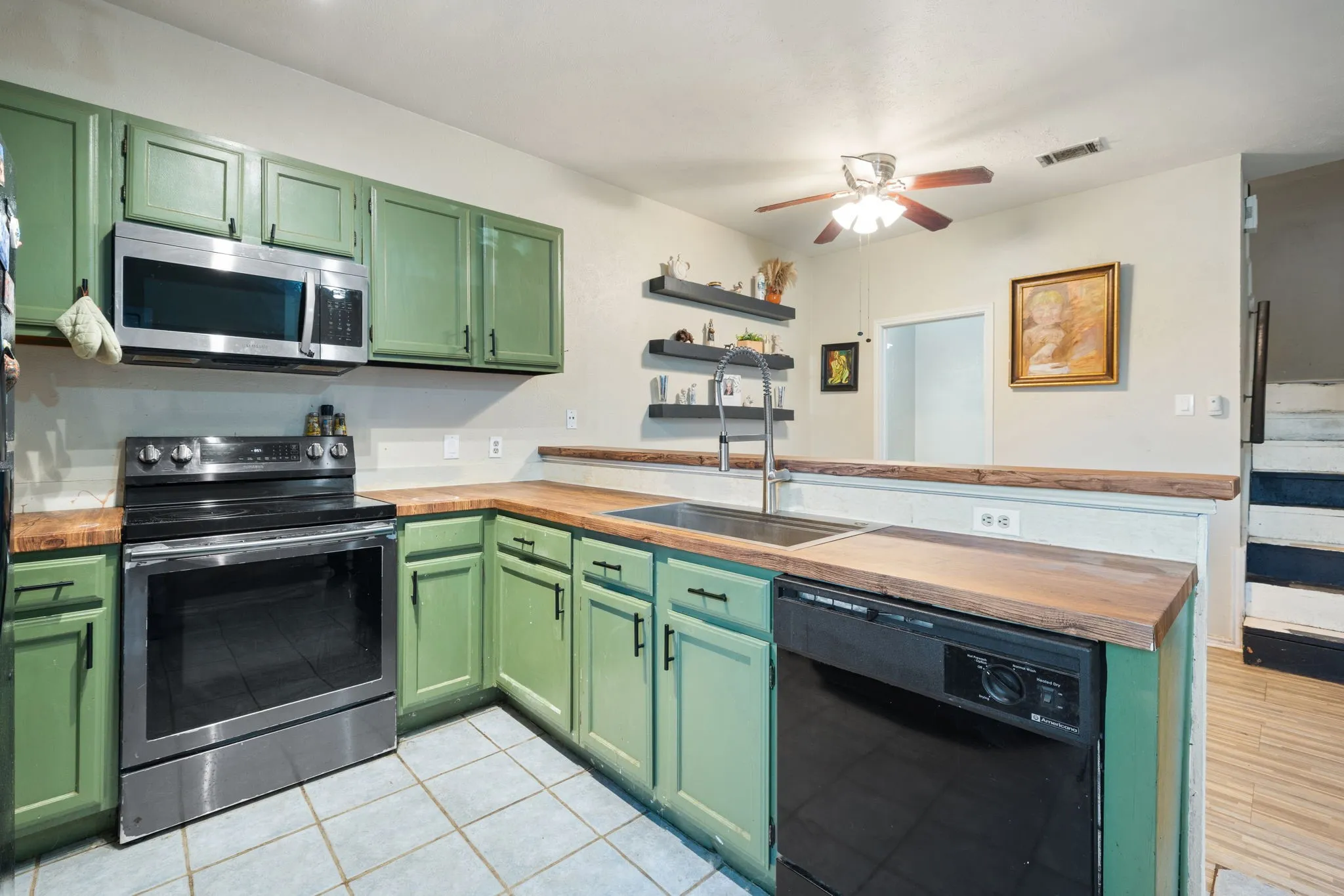 Condominium For Sale in Dallas County , 611 Oriole Boulevard 1001, Duncanville, Texas 75116, 2 Bedroom, 3 Bathroom, Garage spaces, 1,088 Sqft, built in 1984, mls#21408727, Real Estate Agent in Duncanville, Homes For Sale in Dallas county, Homes For Sale in Duncanville, Realtor in Duncanville Texas, Real Estate Brokerage Independent Realty Texas, Luminita Cordes Realtor