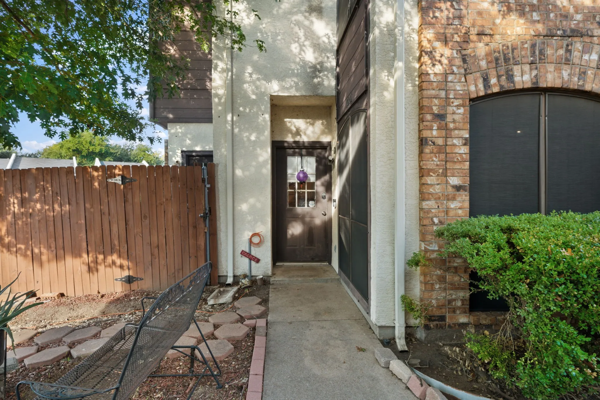 Condominium For Sale in Dallas County , 611 Oriole Boulevard 1001, Duncanville, Texas 75116, 2 Bedroom, 3 Bathroom, Garage spaces, 1,088 Sqft, built in 1984, mls#21408727, Real Estate Agent in Duncanville, Homes For Sale in Dallas county, Homes For Sale in Duncanville, Realtor in Duncanville Texas, Real Estate Brokerage Independent Realty Texas, Luminita Cordes Realtor