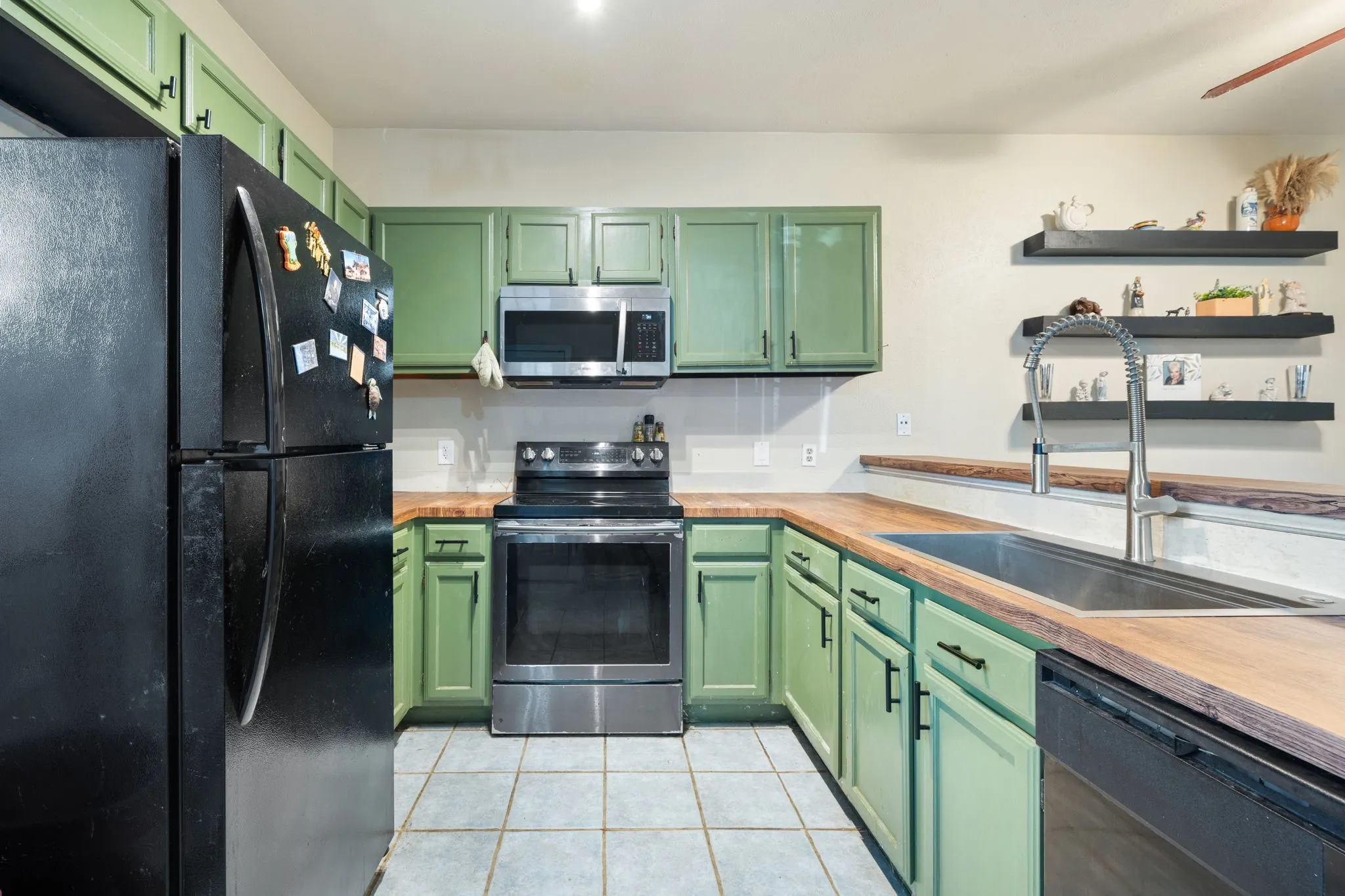 Condominium For Sale in Dallas County , 611 Oriole Boulevard 1001, Duncanville, Texas 75116, 2 Bedroom, 3 Bathroom, Garage spaces, 1,088 Sqft, built in 1984, mls#21408727, Real Estate Agent in Duncanville, Homes For Sale in Dallas county, Homes For Sale in Duncanville, Realtor in Duncanville Texas, Real Estate Brokerage Independent Realty Texas, Luminita Cordes Realtor