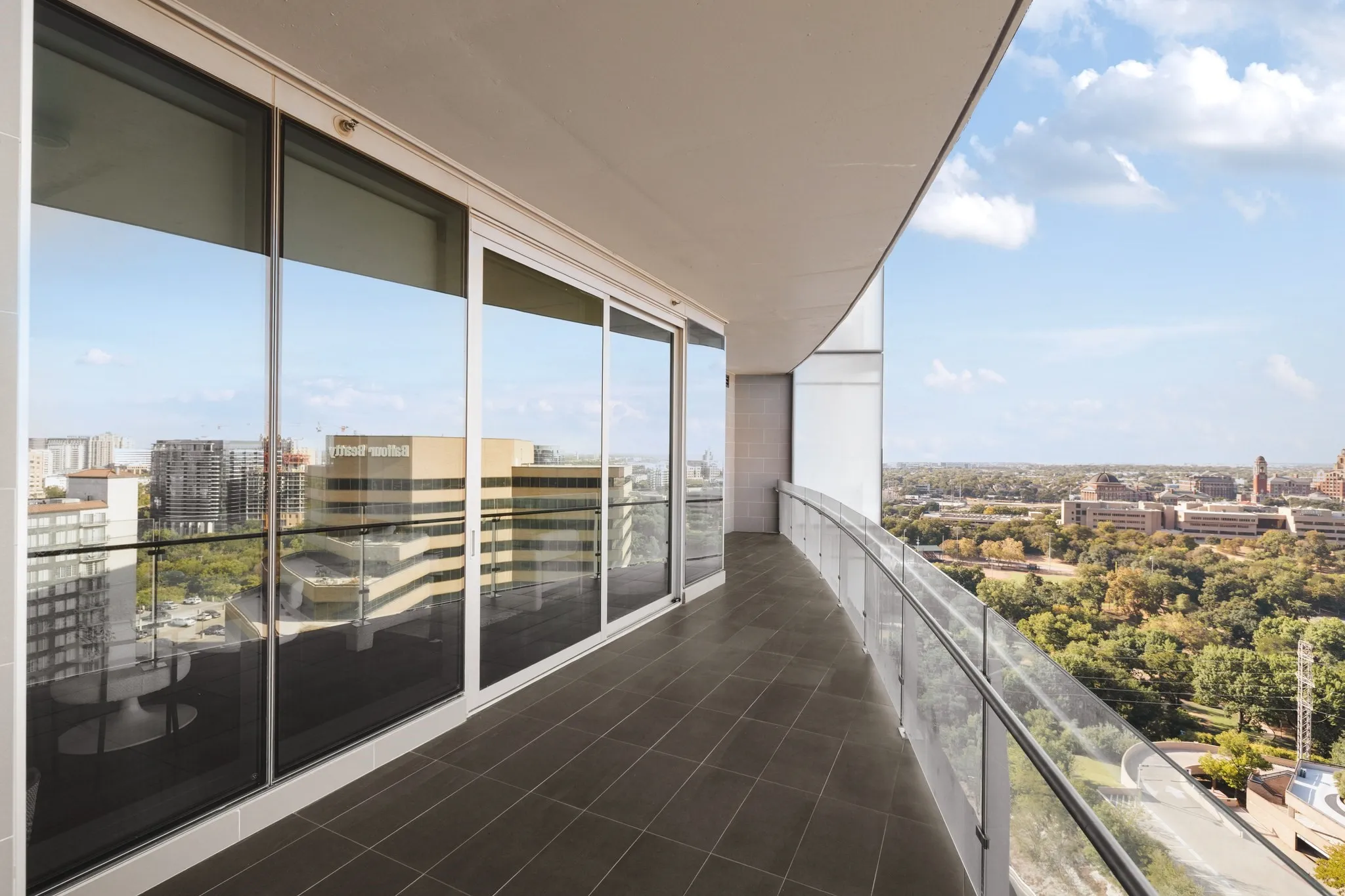 Condominium For Sale in Dallas County , 3130 N Harwood Street 1805, Dallas, Texas 75201, 2 Bedroom, 3 Bathroom, Garage spaces, 1,527 Sqft, built in 2015, mls#21397936, Real Estate Agent in Dallas, Homes For Sale in Dallas county, Homes For Sale in Dallas, Realtor in Dallas Texas, Real Estate Brokerage Independent Realty Texas, Luminita Cordes Realtor