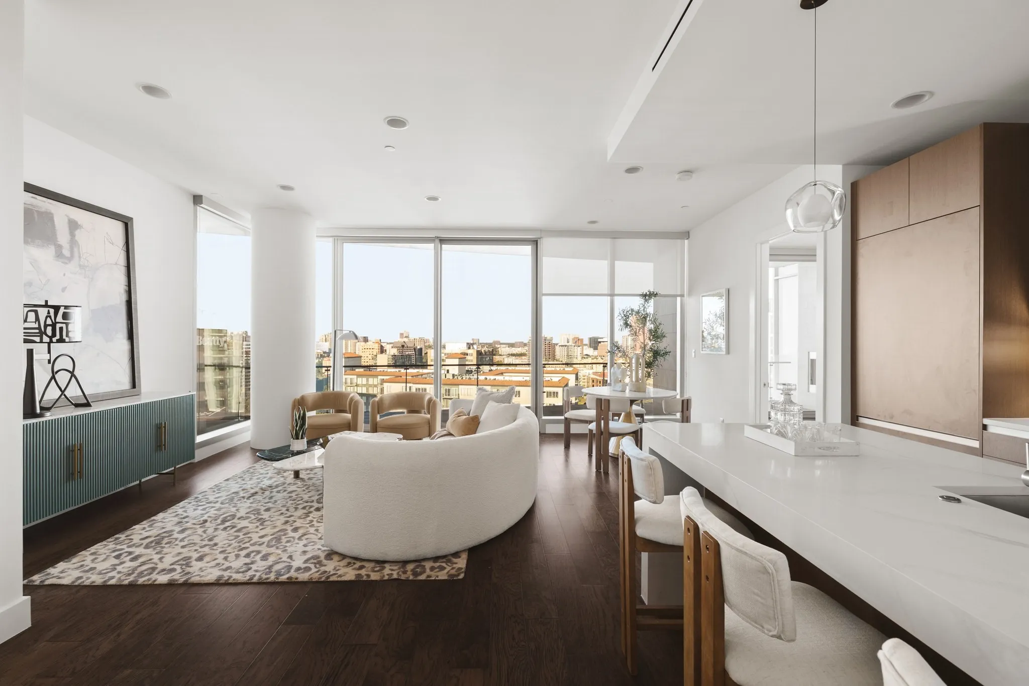 Condominium For Sale in Dallas County , 3130 N Harwood Street 1805, Dallas, Texas 75201, 2 Bedroom, 3 Bathroom, Garage spaces, 1,527 Sqft, built in 2015, mls#21397936, Real Estate Agent in Dallas, Homes For Sale in Dallas county, Homes For Sale in Dallas, Realtor in Dallas Texas, Real Estate Brokerage Independent Realty Texas, Luminita Cordes Realtor