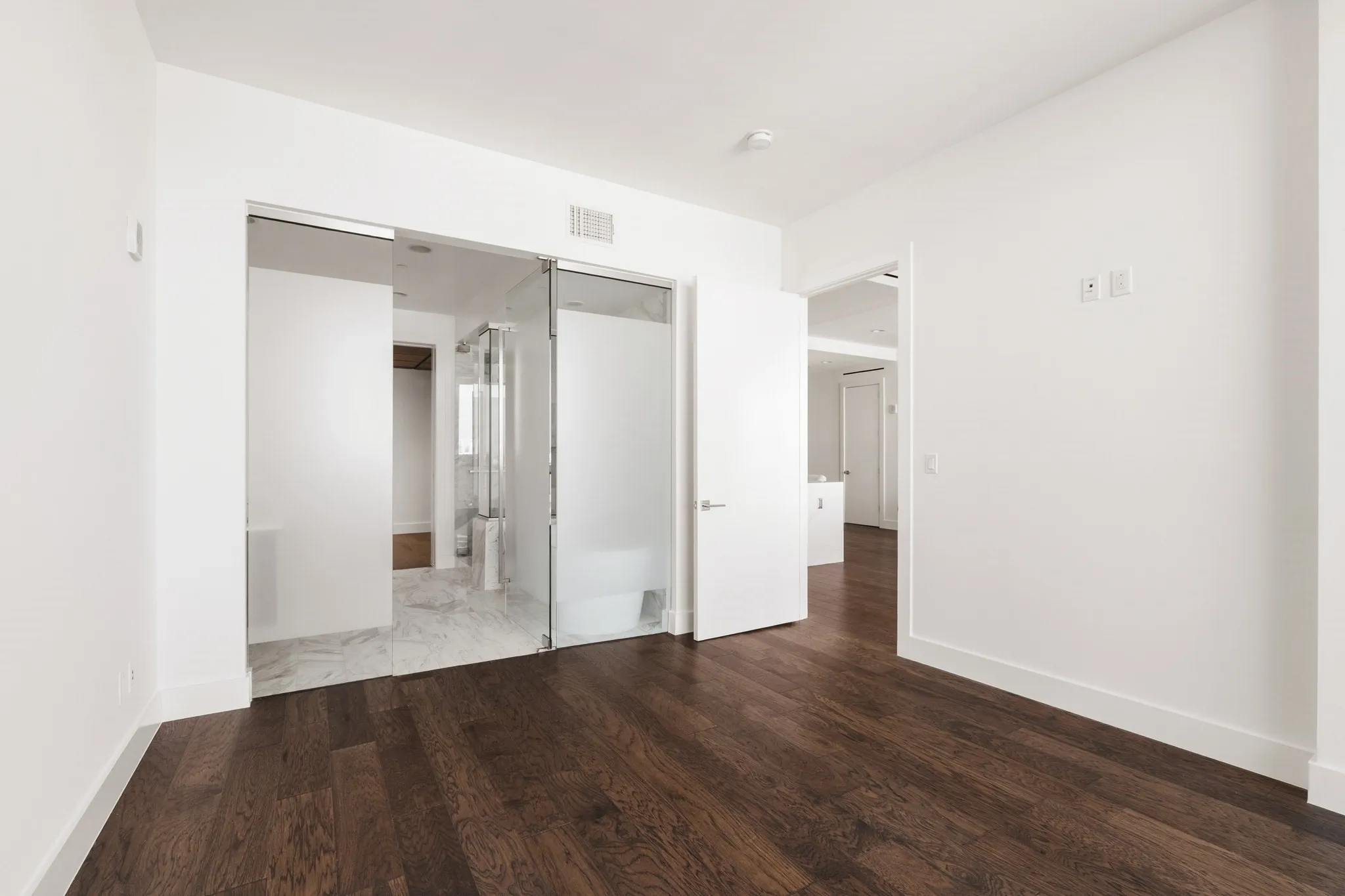 Condominium For Sale in Dallas County , 3130 N Harwood Street 1805, Dallas, Texas 75201, 2 Bedroom, 3 Bathroom, Garage spaces, 1,527 Sqft, built in 2015, mls#21397936, Real Estate Agent in Dallas, Homes For Sale in Dallas county, Homes For Sale in Dallas, Realtor in Dallas Texas, Real Estate Brokerage Independent Realty Texas, Luminita Cordes Realtor